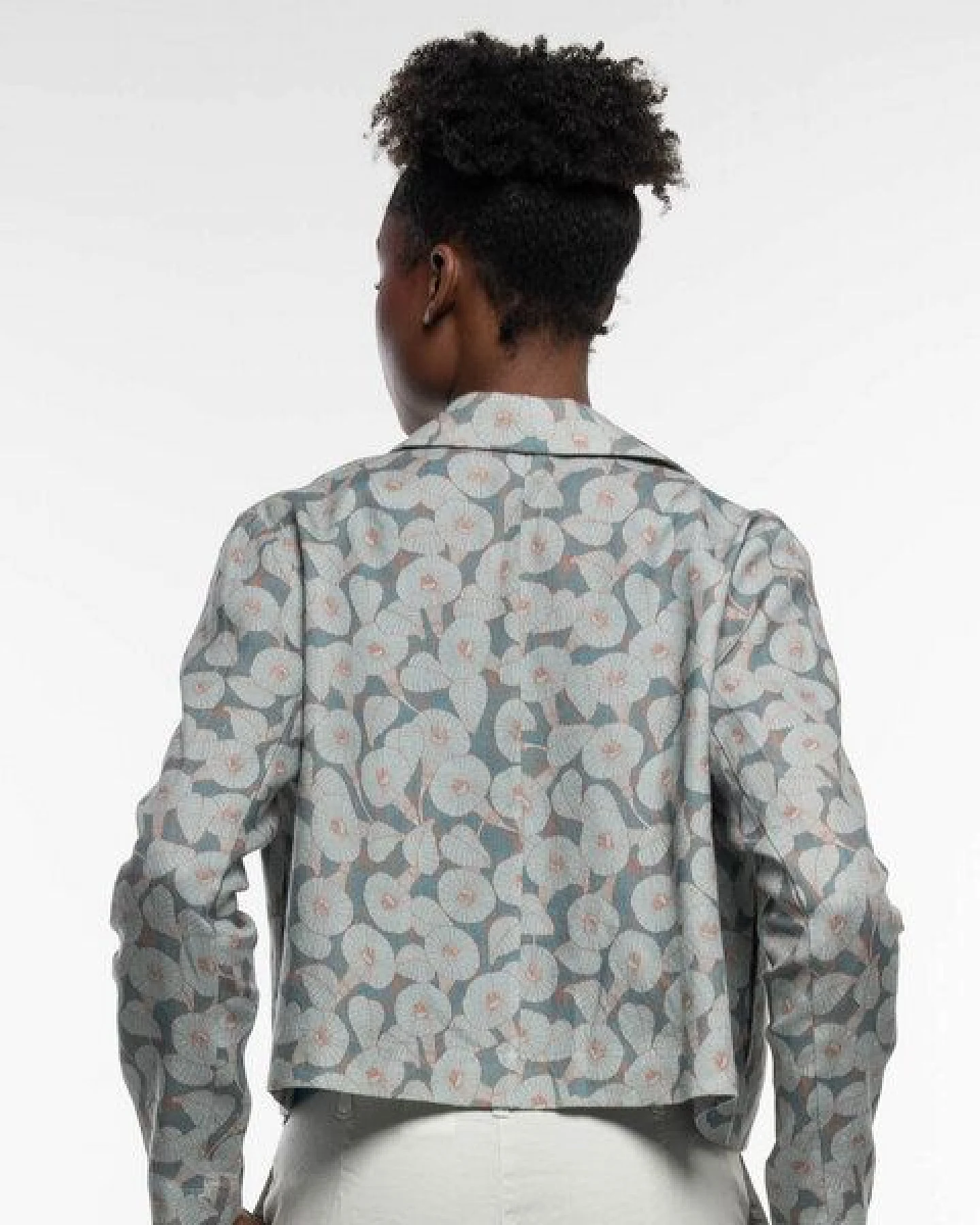 Alma & Lovis Kurzer Print-Blazer aus reinem Leinen – Ansicht 4