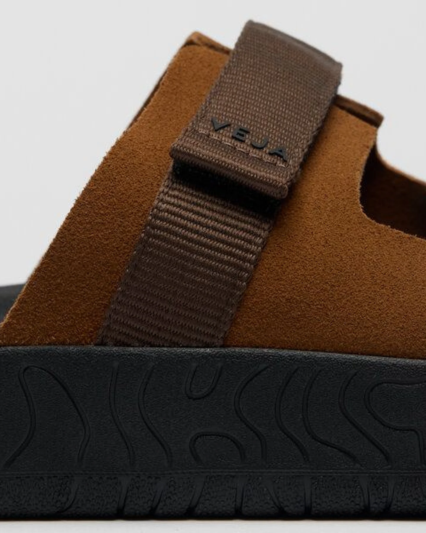 Veja - Arpoador Suede Soft Cognac Eagle Black – Ansicht 3