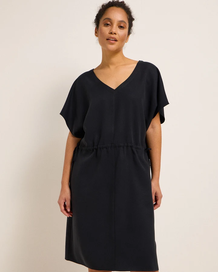 Kleid mit V-Ausschnitt