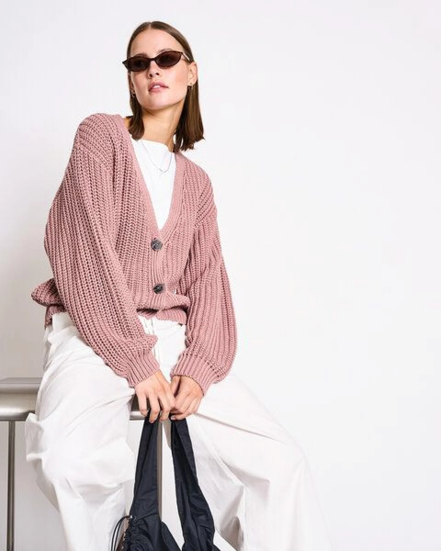 JAN N JUNE V-Ausschnitt Strickjacke LENA aus Baumwolle GOTS – Ansicht 4