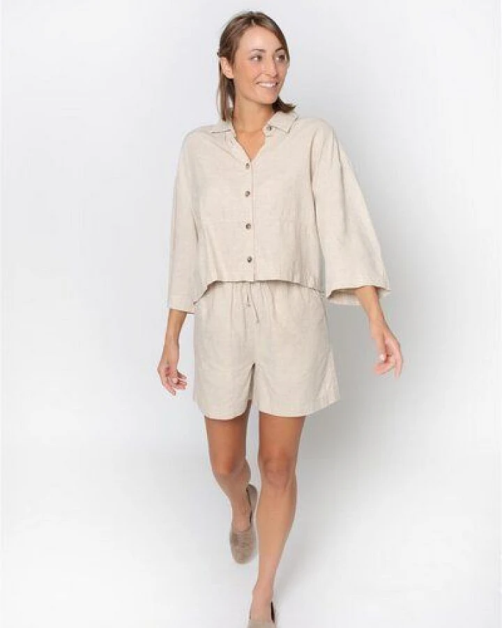 Zerum Leinen Overshirt Modell: Julia
