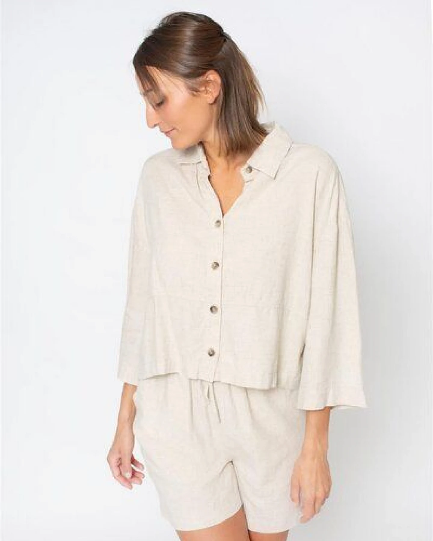 Zerum Leinen Overshirt Modell: Julia – Ansicht 3