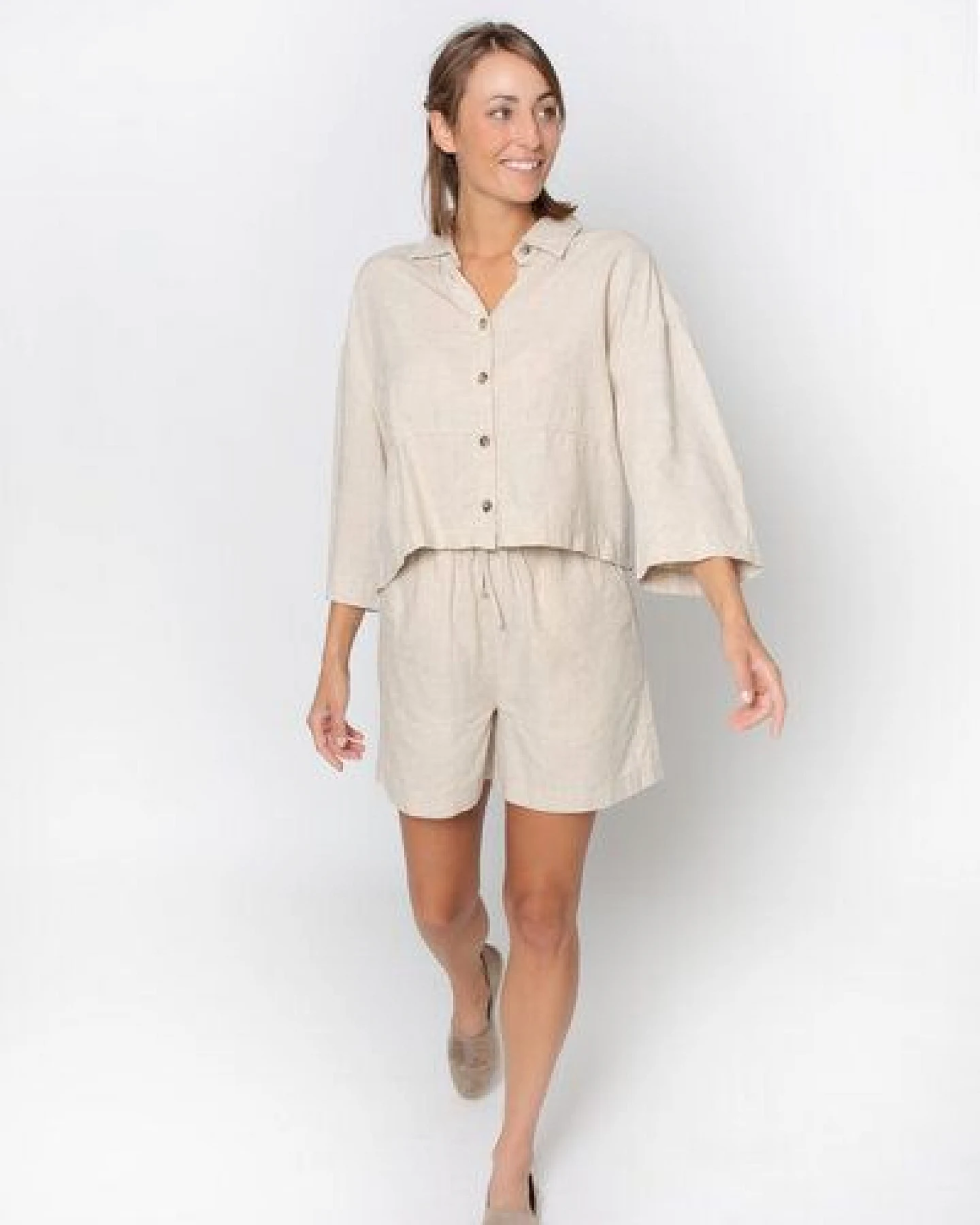 Zerum Leinen Overshirt Modell: Julia – Ansicht 2