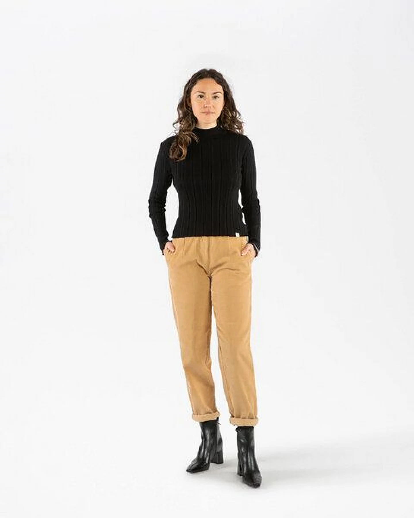 Matona Geripptes Langarmshirt für Frauen aus Bio-Baumwolle / Ribbed Collared Longsleeve – Ansicht 3
