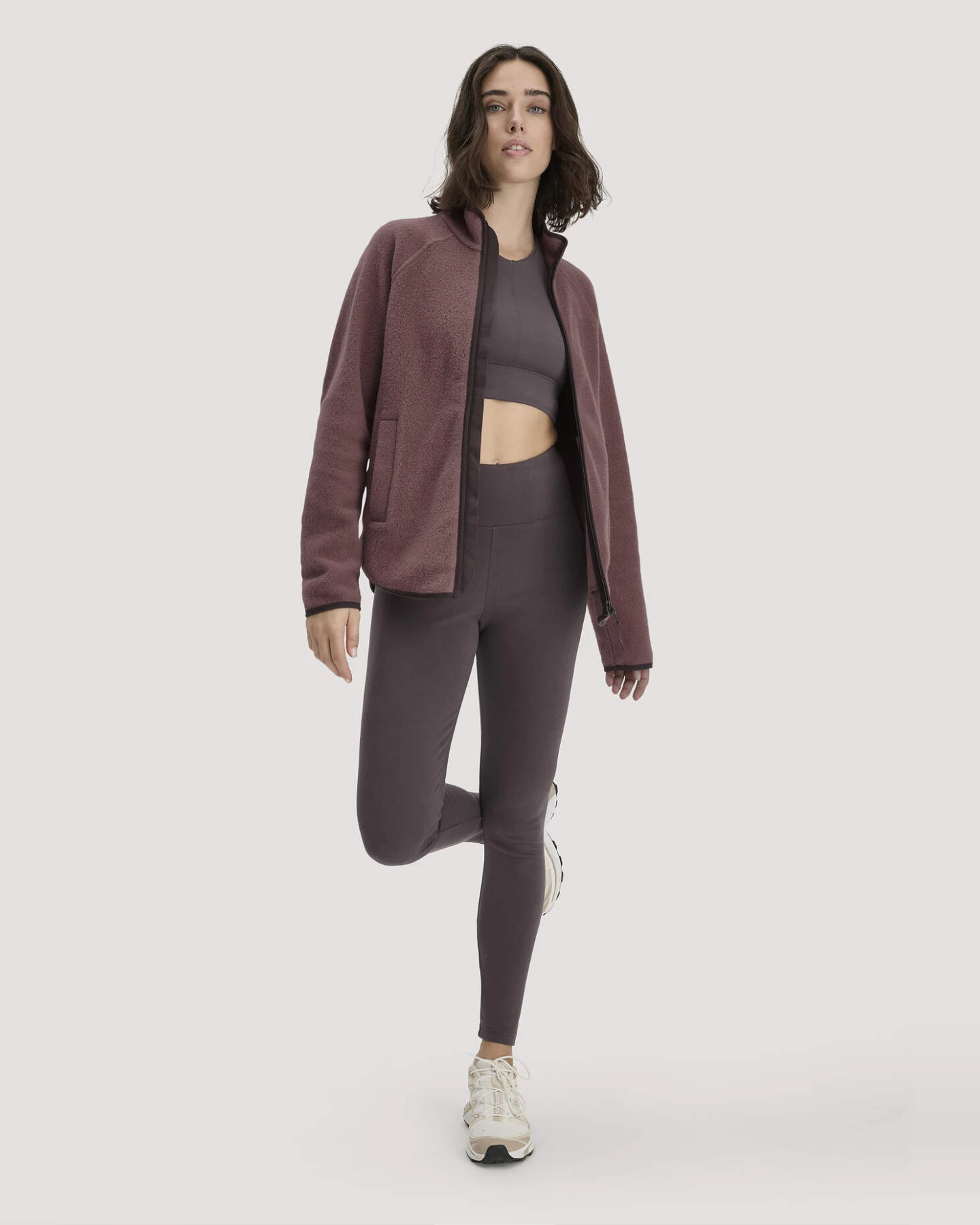 hessnatur Loungewear Fleece Jacke Relaxed ACTIVE LIGHT aus Bio-Baumwolle - braun - Größe M – Ansicht 2