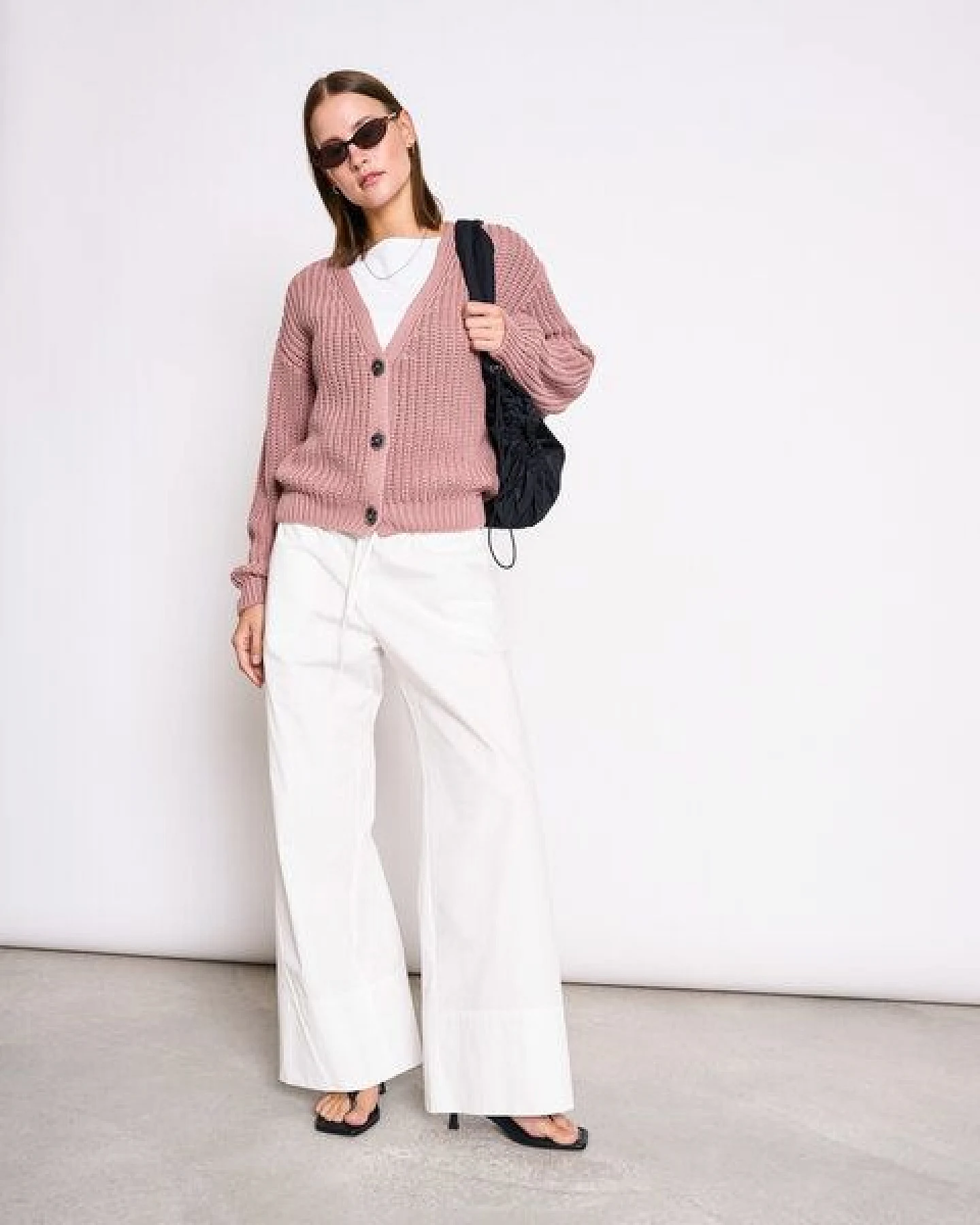JAN N JUNE V-Ausschnitt Strickjacke LENA aus Baumwolle GOTS – Ansicht 2