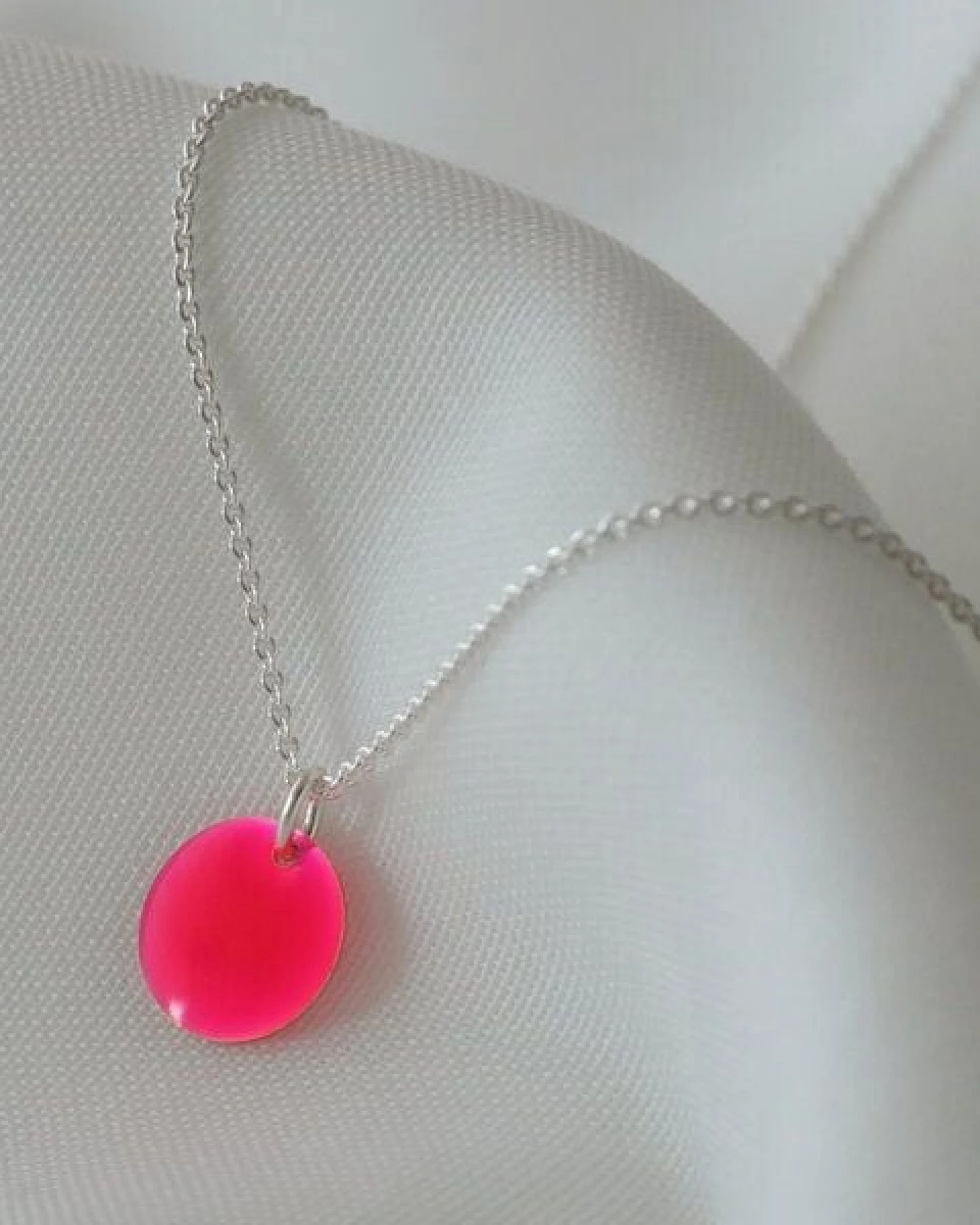 BELLYBIRD Jewellery Halskette - emailliertes Plättchen, Anhänger aus Silber mit Emaille – Ansicht 2