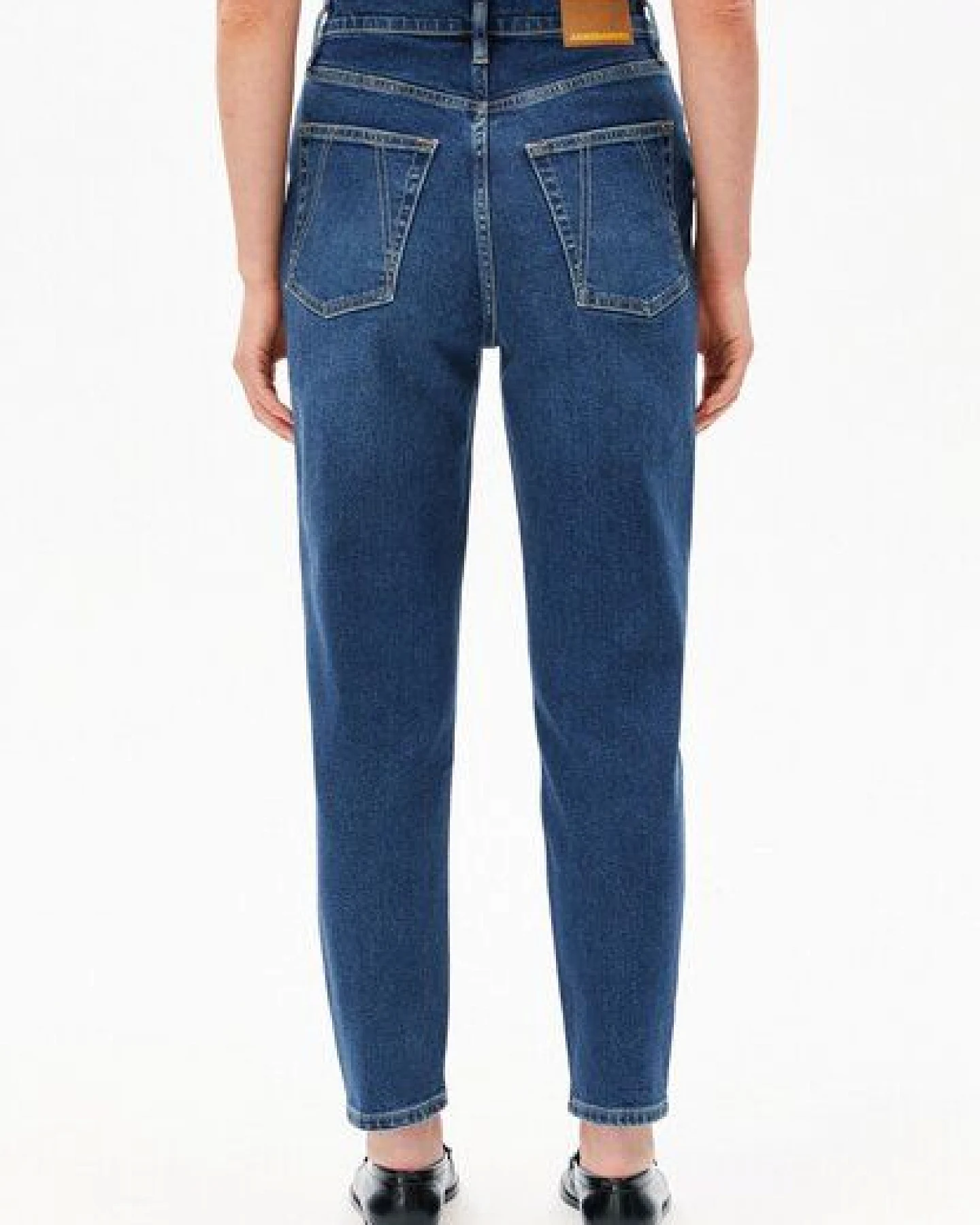 ARMEDANGELS MAIRAA Damen Mom Jeans aus recyceltem Baumwoll-Mix – Ansicht 2