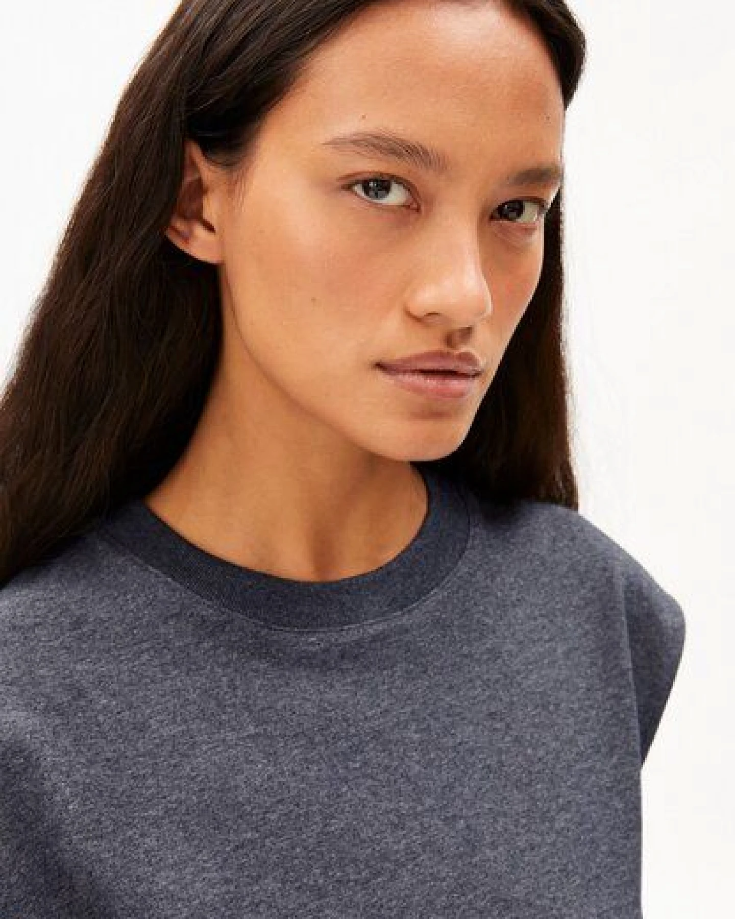ARMEDANGELS UN-WASTED Damen Top aus recyceltem Baumwoll Mix – Ansicht 3