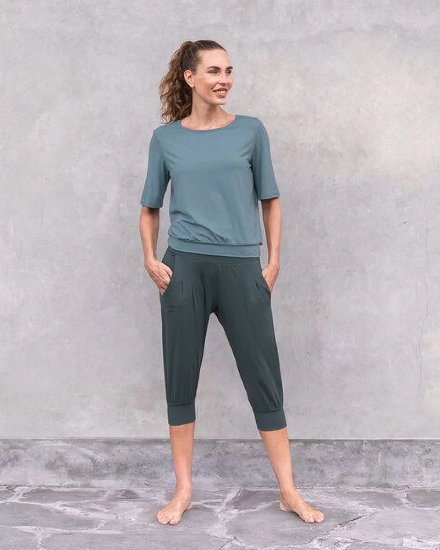 Jaya NIDHI - Damen - 3/4 Hose für Yoga und Freizeit aus Biobaumwolle – Ansicht 4