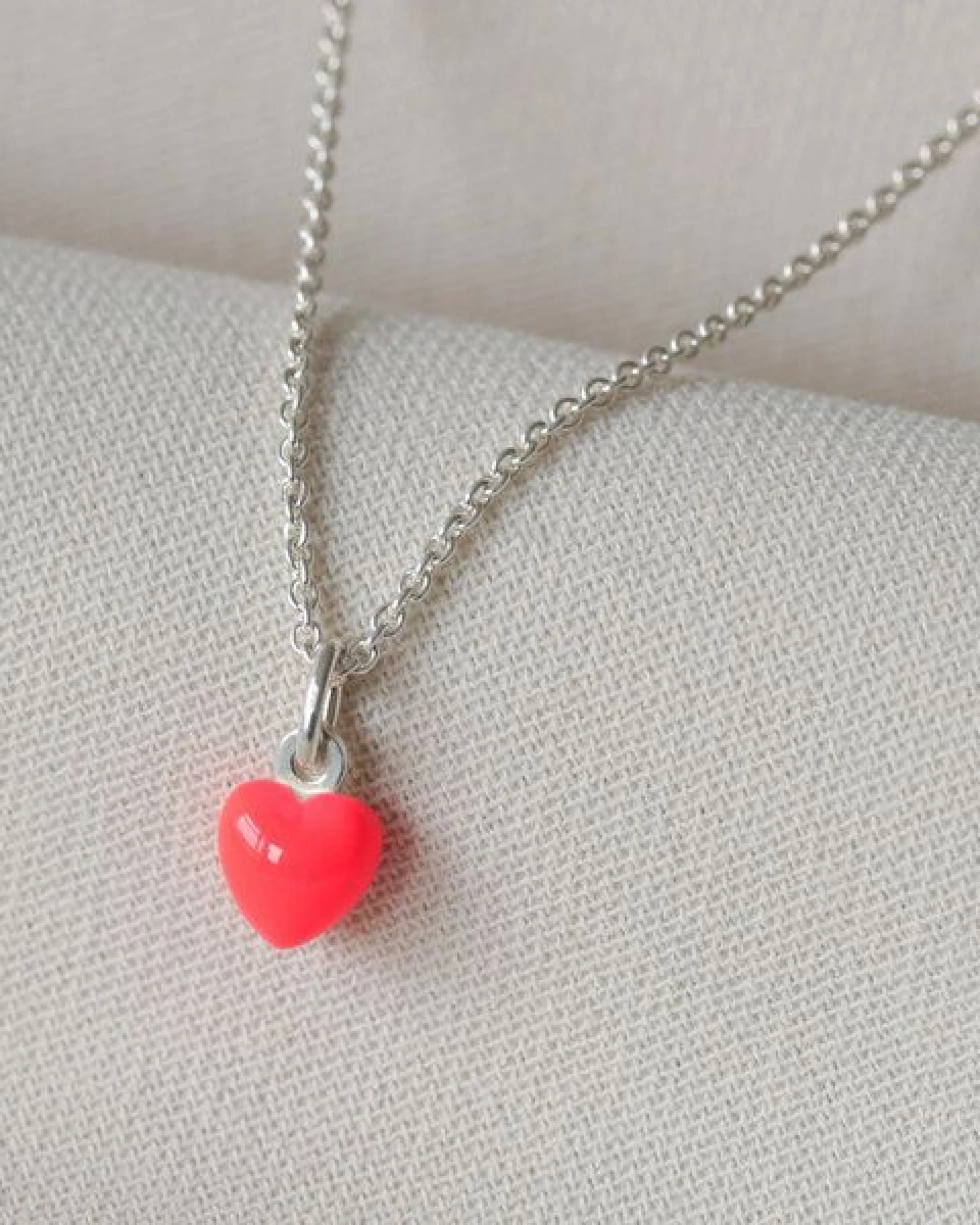 BELLYBIRD Jewellery Halskette - kleines Herz, Anhänger/ Silber/ Silber emailliert – Ansicht 3