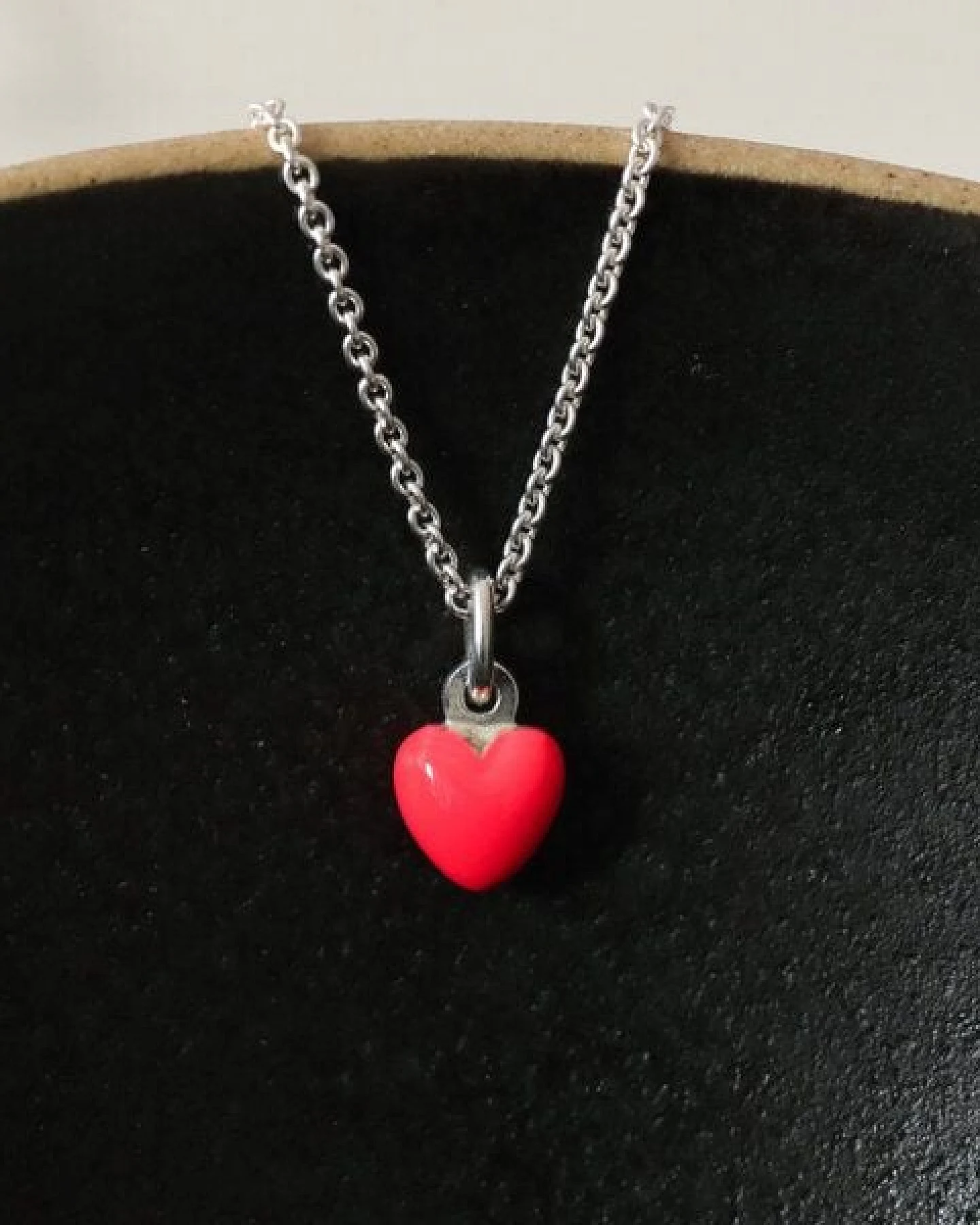 BELLYBIRD Jewellery Halskette - kleines Herz, Anhänger/ Silber/ Silber emailliert – Ansicht 4