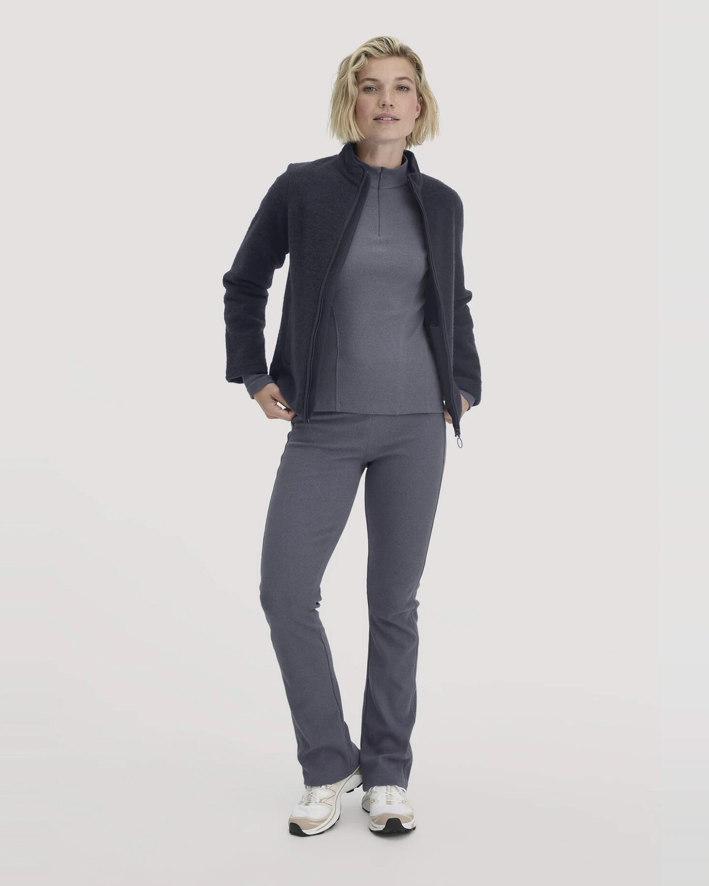 hessnatur Loungewear Longsleeve Fitted BETTER RECYCLING aus Bio-Baumwolle - blau - Größe 38 – Ansicht 2