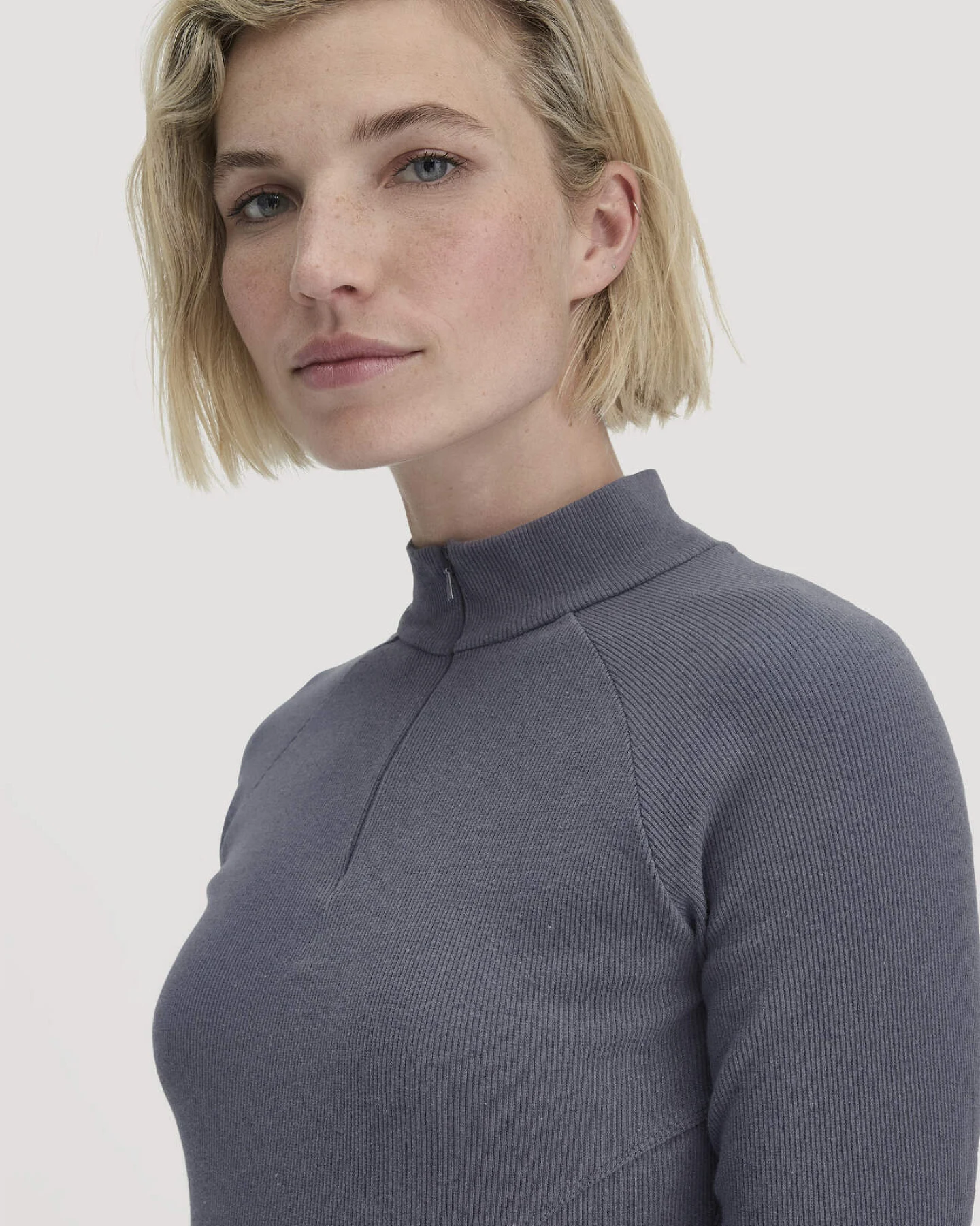 hessnatur Loungewear Longsleeve Fitted BETTER RECYCLING aus Bio-Baumwolle - blau - Größe 42 – Ansicht 4