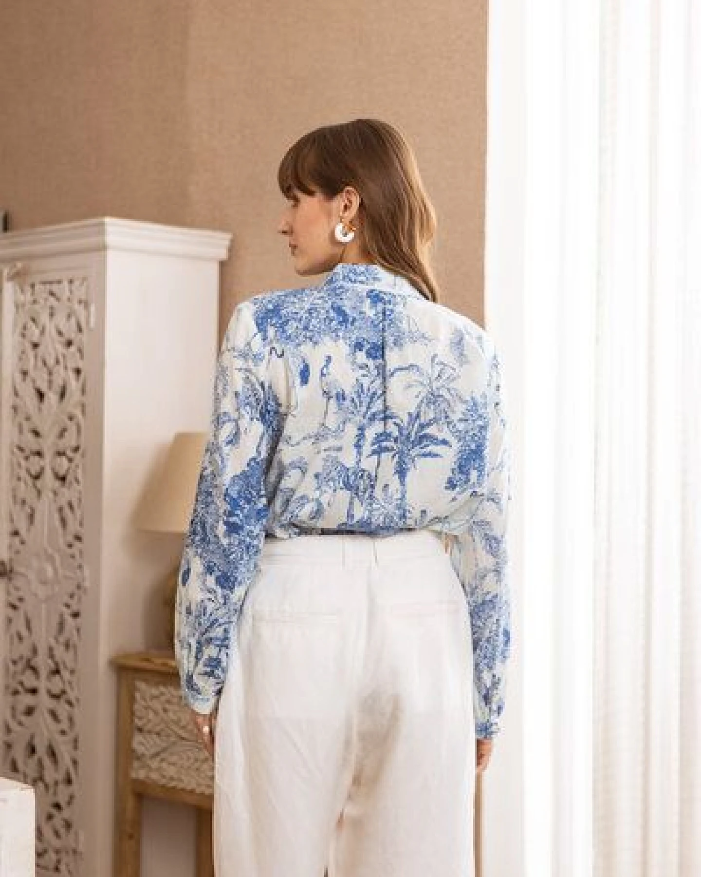 Haus of Namaste Damen Bluse „Bleu Jardin" - handbedruckt aus 100% Bio-Baumwolle mit Vegan Farbe – Ansicht 4