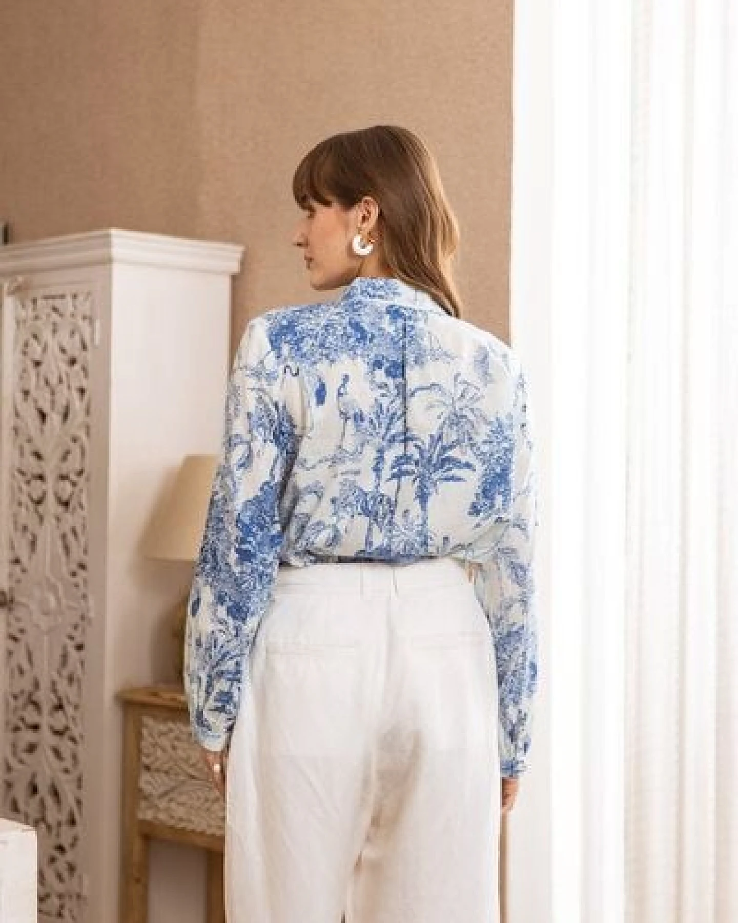 Haus of Namaste Damen Bluse „Bleu Jardin" - handbedruckt aus 100% Bio-Baumwolle mit Vegan Farbe – Ansicht 4