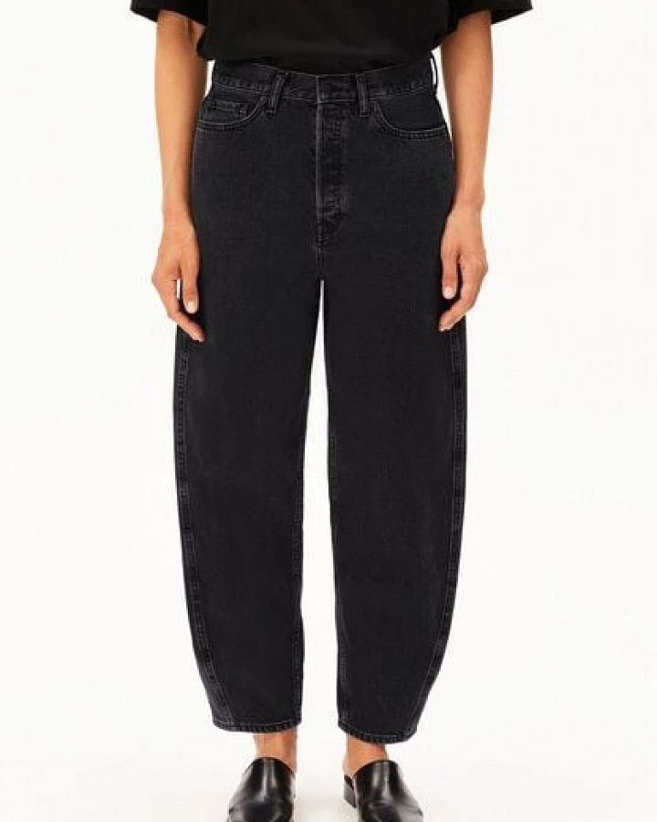ARMEDANGELS BAARLY BARREL Damen Jeans aus 100% recycelter Baumwolle
