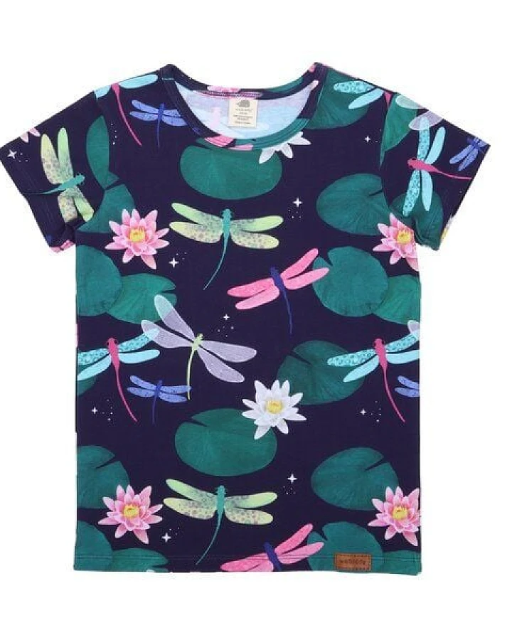 T-Shirt Dunkelblau Bunte Libellen-Allover Bio-Baumwolle GOTS – Walkiddy