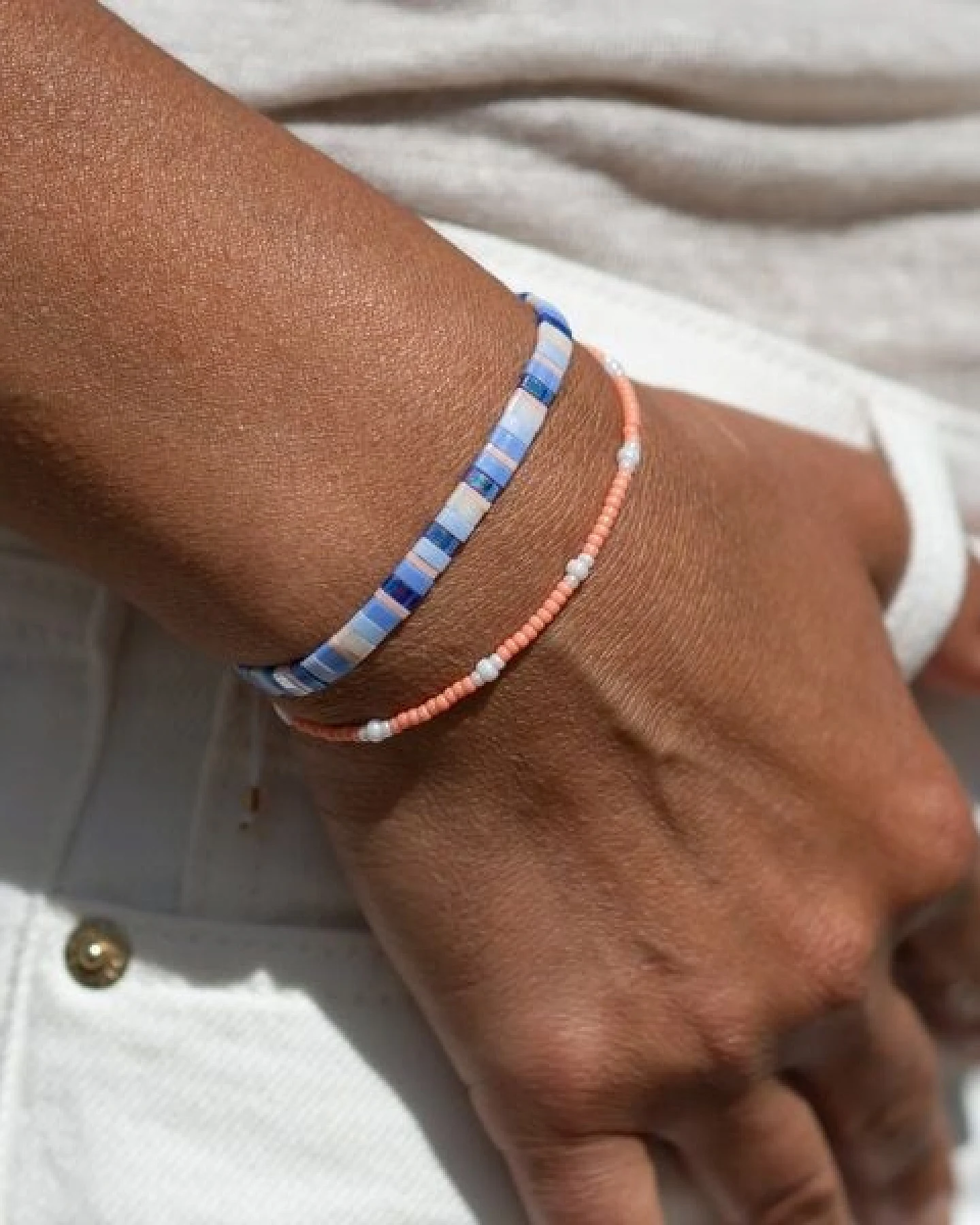 juni Blaues Armband "Cielo" - einzeln oder im Set mit apricot Perlenarmband - individuell verstellbar - handgemacht in Deutschland – Ansicht 2