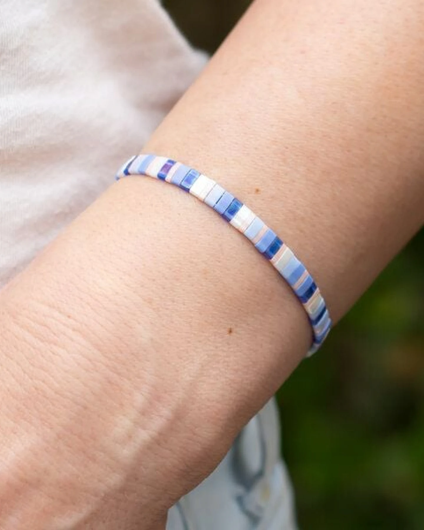 juni Blaues Armband "Cielo" - einzeln oder im Set mit apricot Perlenarmband - individuell verstellbar - handgemacht in Deutschland – Ansicht 4