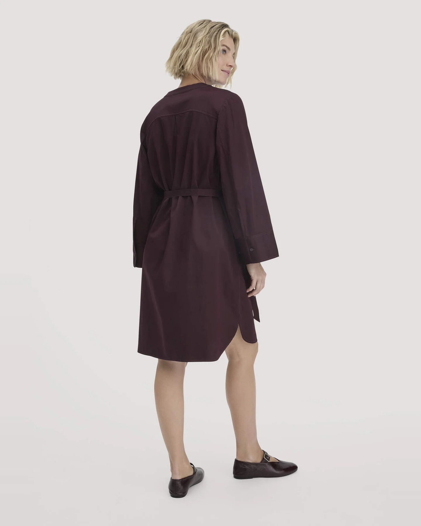 hessnatur Damen Kleid Relaxed aus Bio-Baumwolle - braun - Größe 36 – Ansicht 2