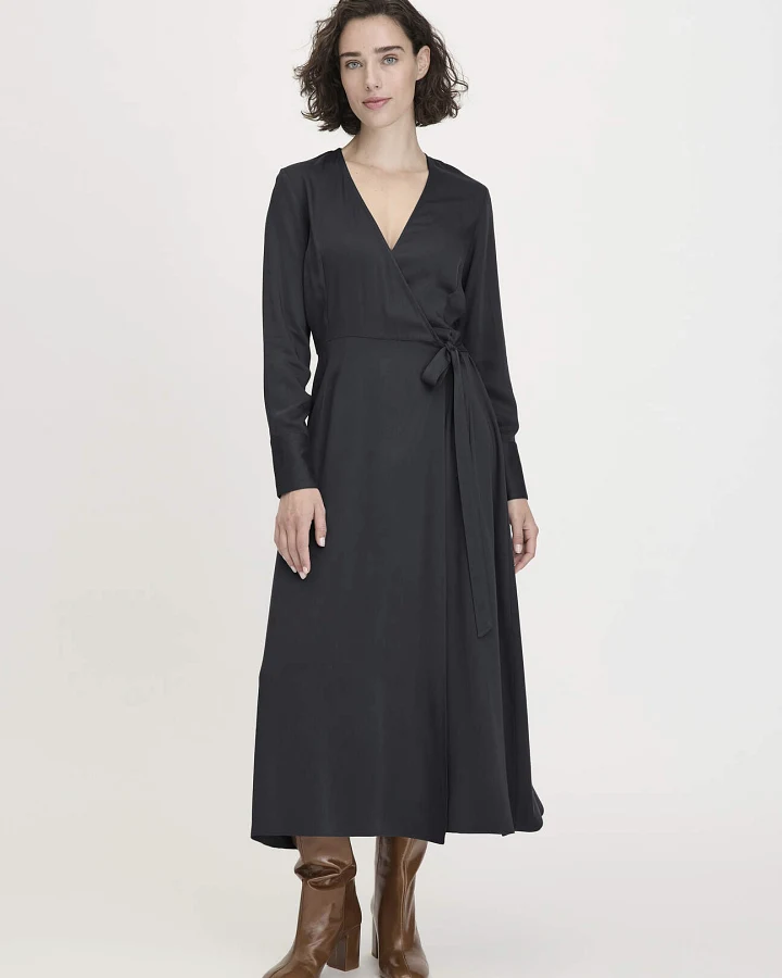 hessnatur Damen Wickelkleid Knöchellang Regular aus LENZING™ ECOVERO™ Viskose - schwarz - Größe 34