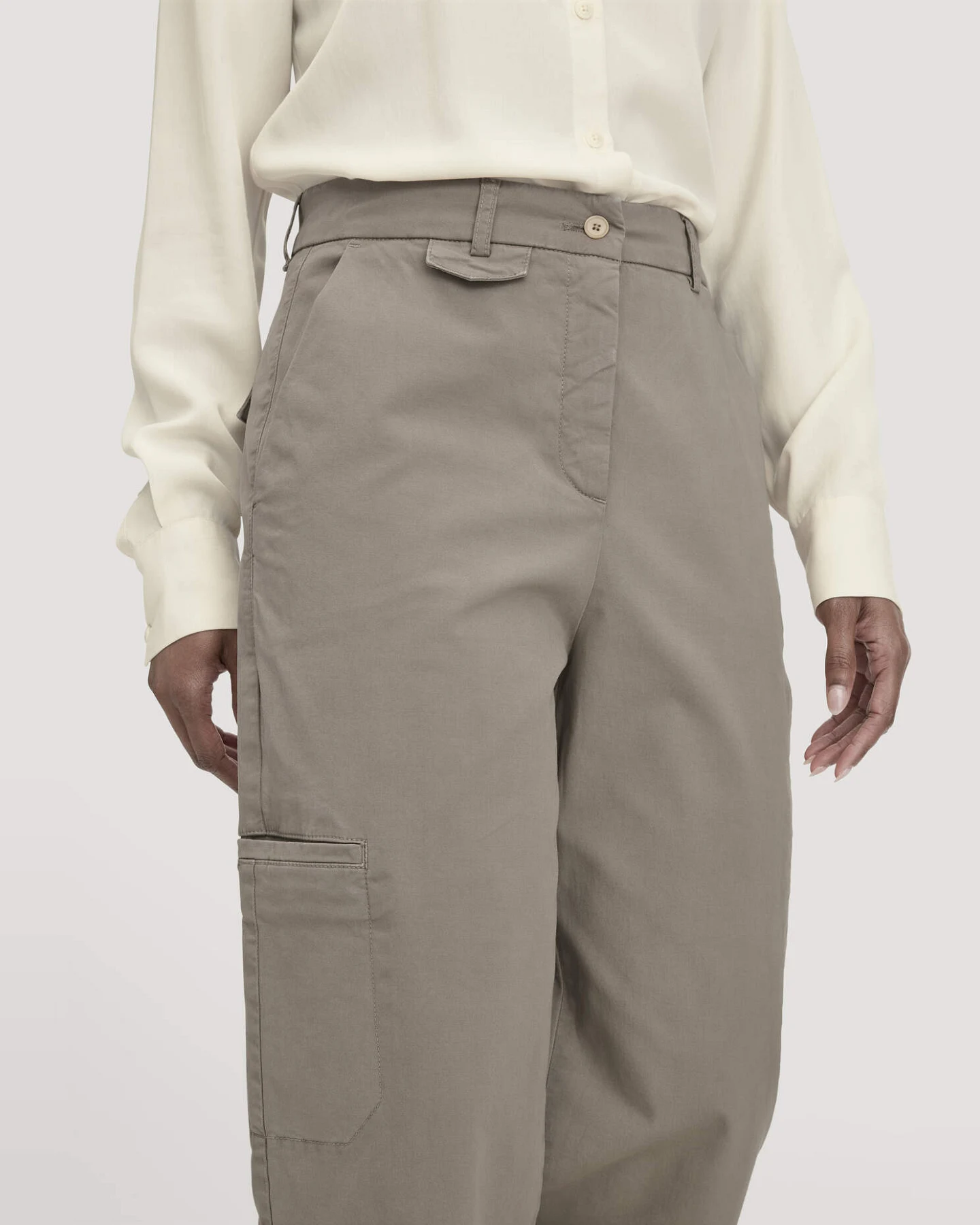 hessnatur Damen Hose Soft Utility Cargo Relaxed aus Bio-Baumwolle - beige - Größe 34 – Ansicht 3