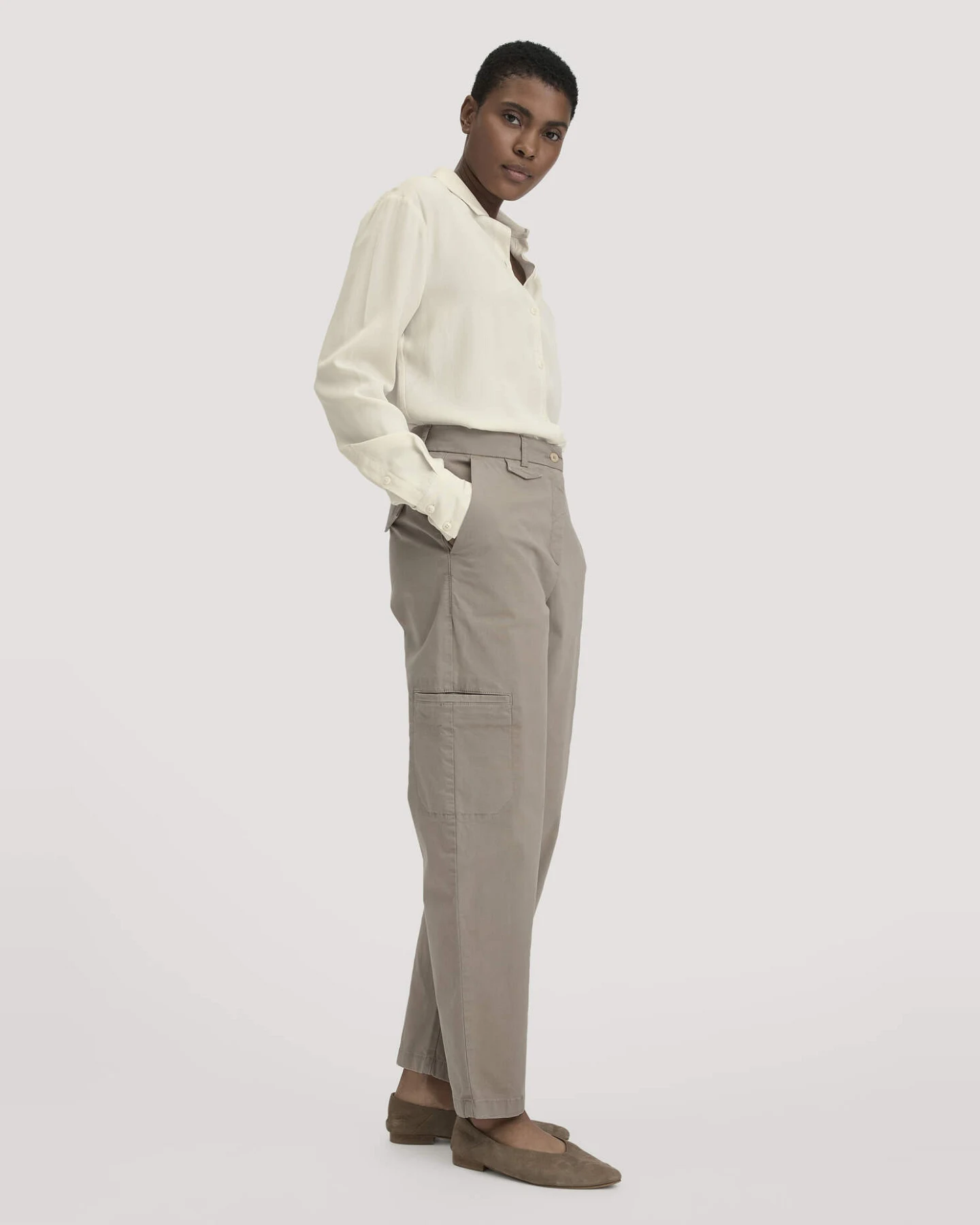 hessnatur Damen Hose Soft Utility Cargo Relaxed aus Bio-Baumwolle - beige - Größe 34 – Ansicht 4