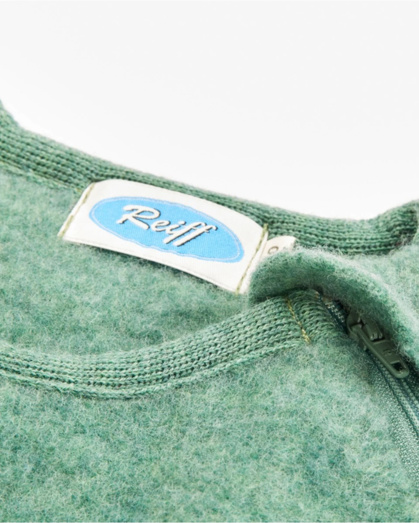Schlafsack Baby mit Arm Bio-Merinowolle Ganzjahr salbei Gr. 62/68 – Ansicht 2