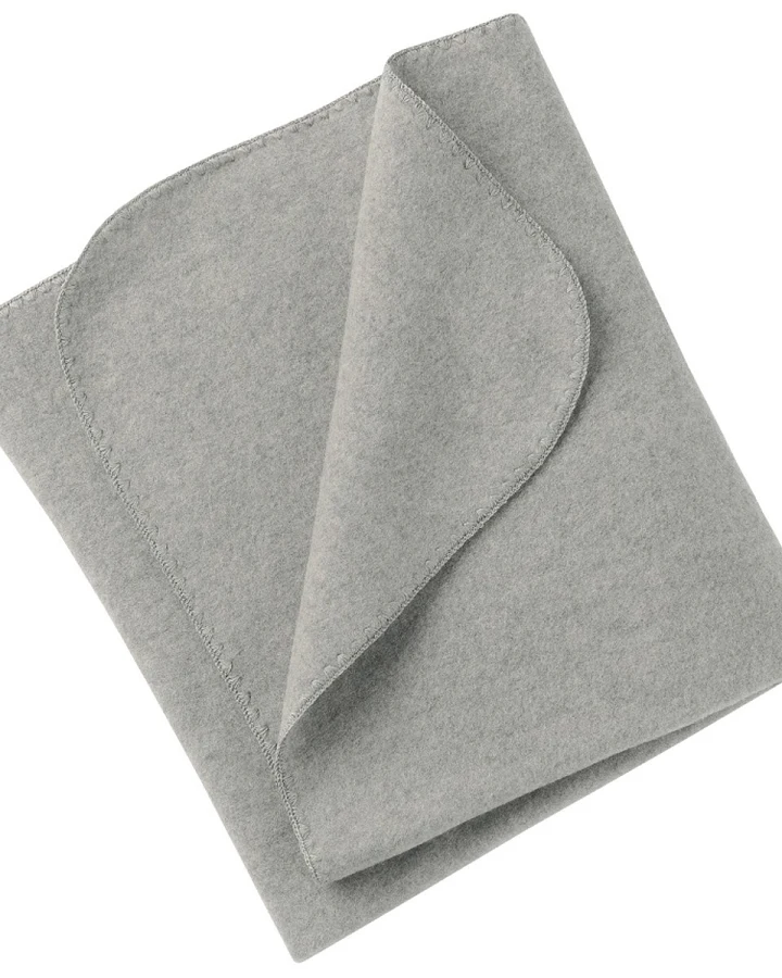 Engel Natur Babydecke mit Muschelkante Bio-Merinowolle Fleece melange hellgrau Maße 80 x 100 cm