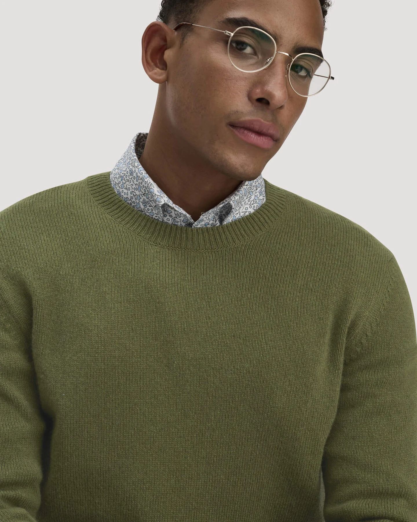 hessnatur Herren Strick Pullover Regular aus Bio-Merinowolle mit Bio-Baumwolle - grün - Größe L – Ansicht 4