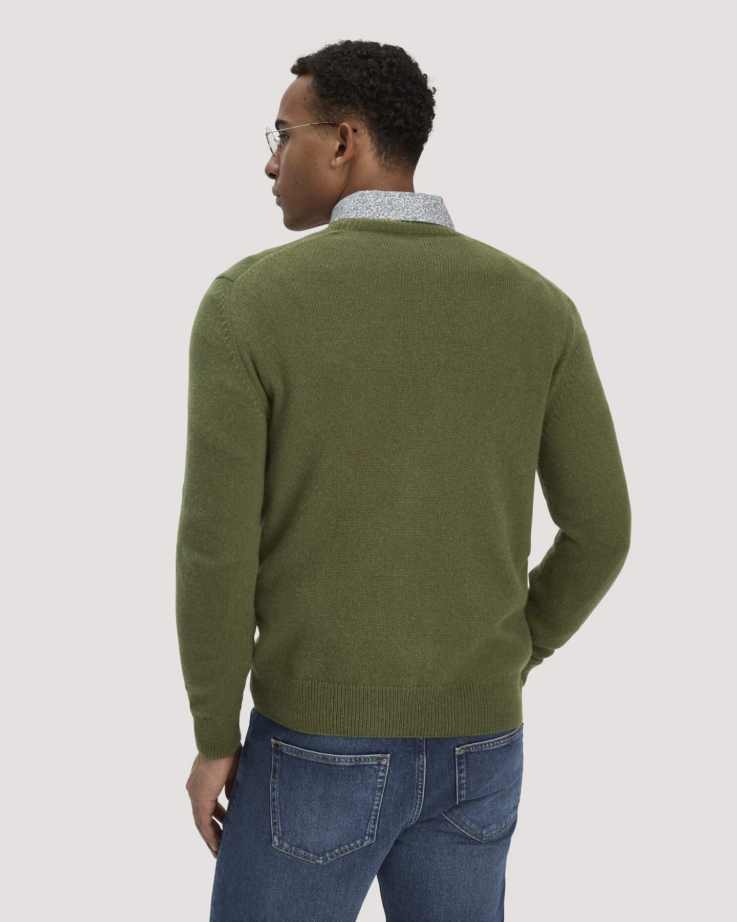 hessnatur Herren Strick Pullover Regular aus Bio-Merinowolle mit Bio-Baumwolle - grün - Größe M – Ansicht 3