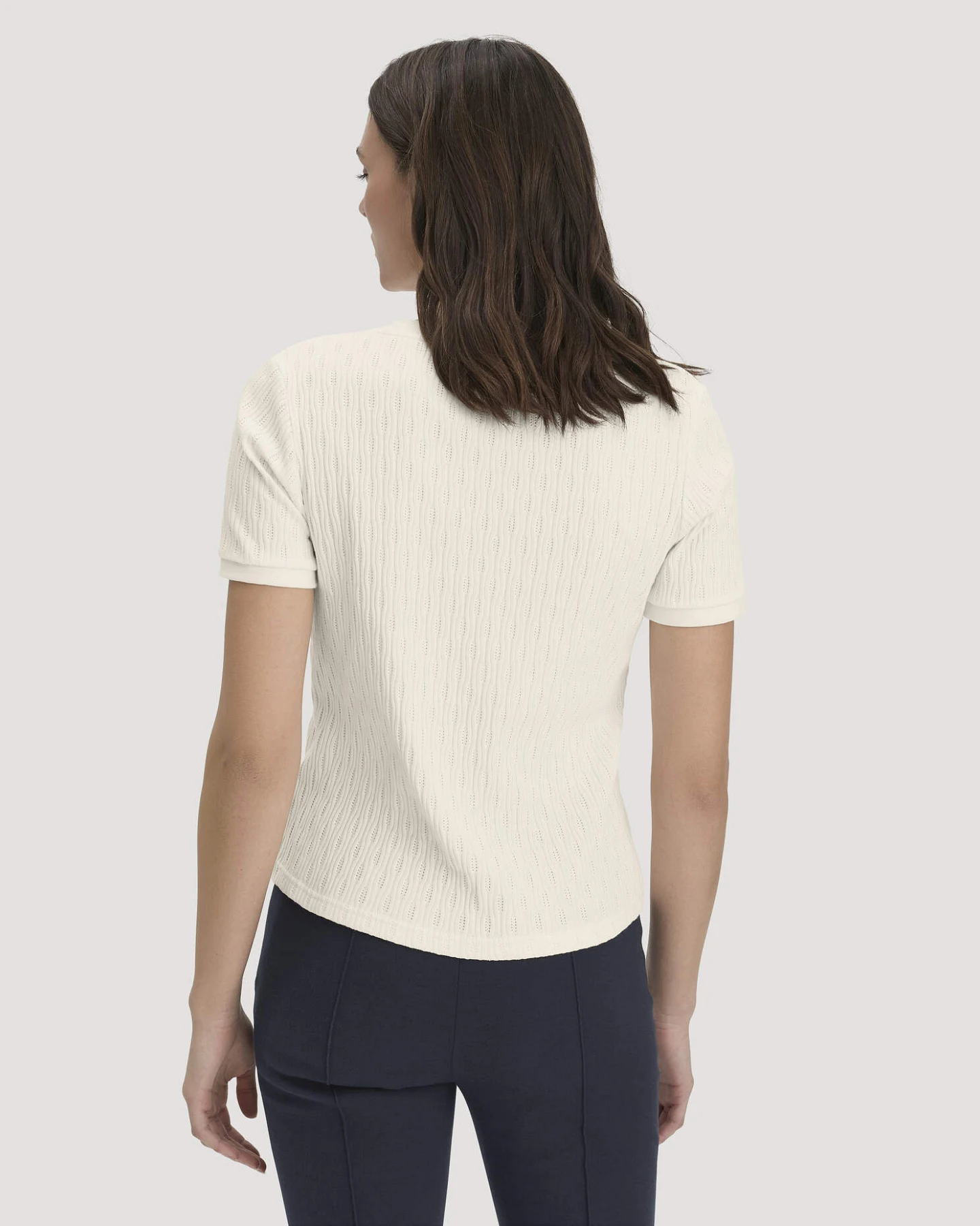 hessnatur Damen Pointelle T-Shirt Regular aus Bio-Baumwolle - beige - Größe 40 – Ansicht 3