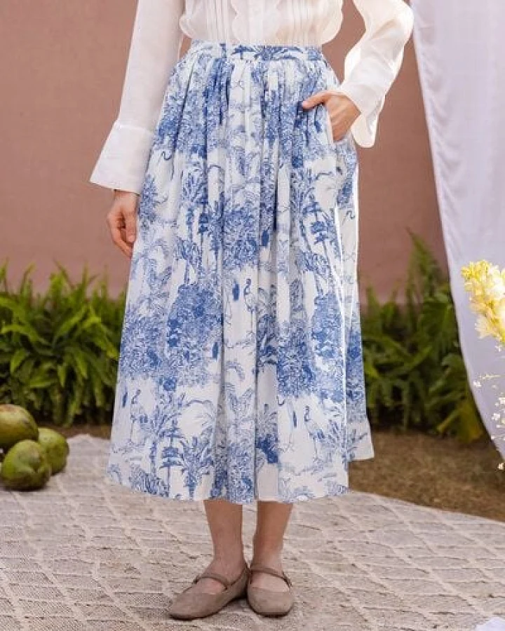 Haus of Namaste Blau-weiß Rock „Bleu Jardin" mit Taschen handbedruckt Bio-Baumwolle
