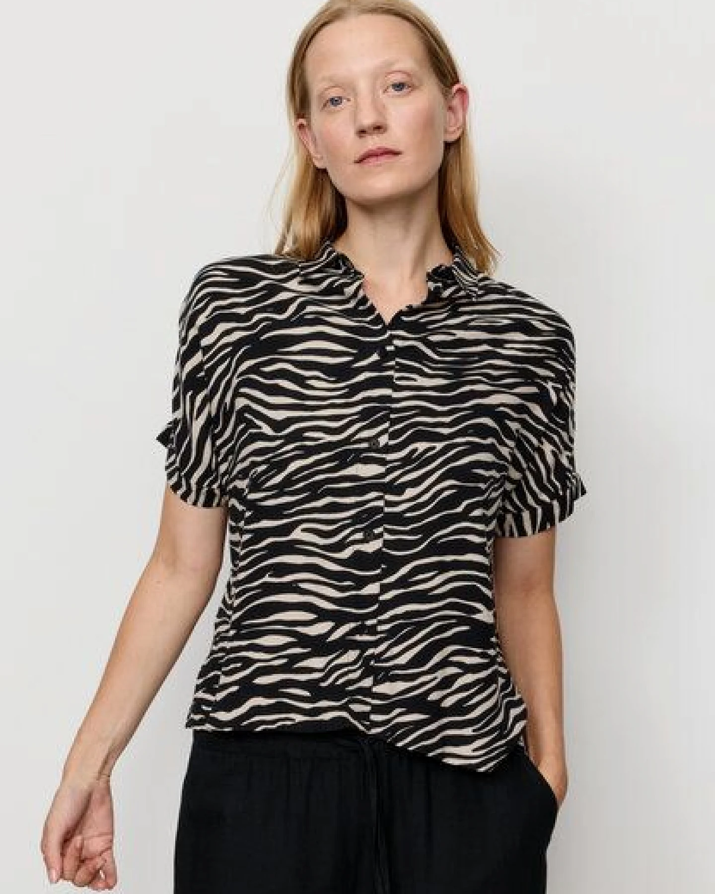 recolution Kurzarm-Bluse LOTUS ZEBRA – Ansicht 2