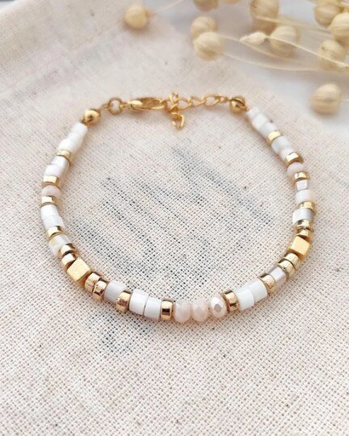 noca Goldenes Perlen-Armband in Weiß – zart und zeitlos