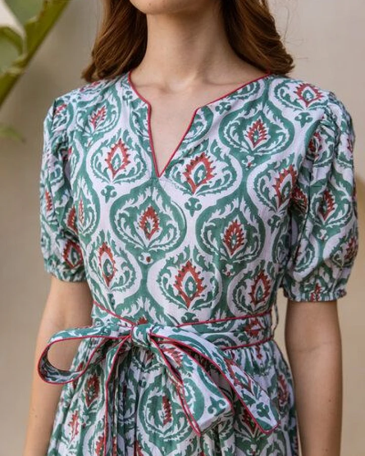 Haus of Namaste Maxikleid petrol-weiß „Earthy Elegance" handblockbedruckt 100% Bio-Baumwolle