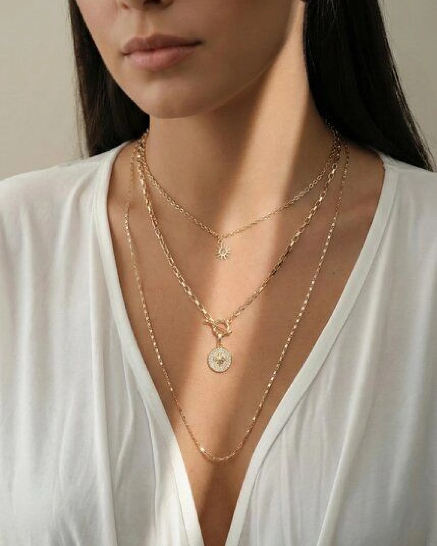 noca Mehrreihige vergoldete Layering-Halskette mit Sonnen- & Polarstern-Anhänger – Zirkonia, handgefertigter Statement-Schmuck – Ansicht 2