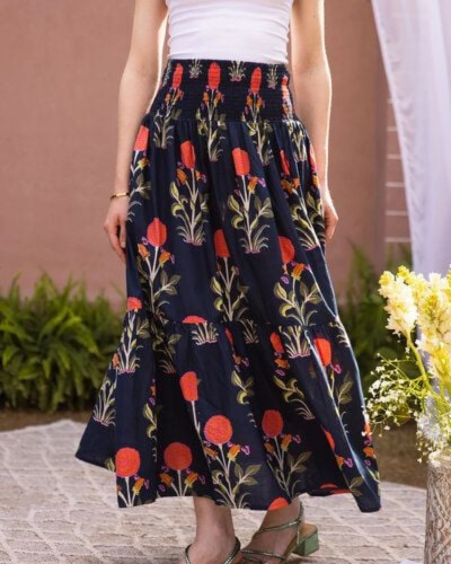 Haus of Namaste A-Linien Rock schwarz floral „Midnight Mughal" Handblockgedruckt im 100% Baumwolle – Ansicht 2