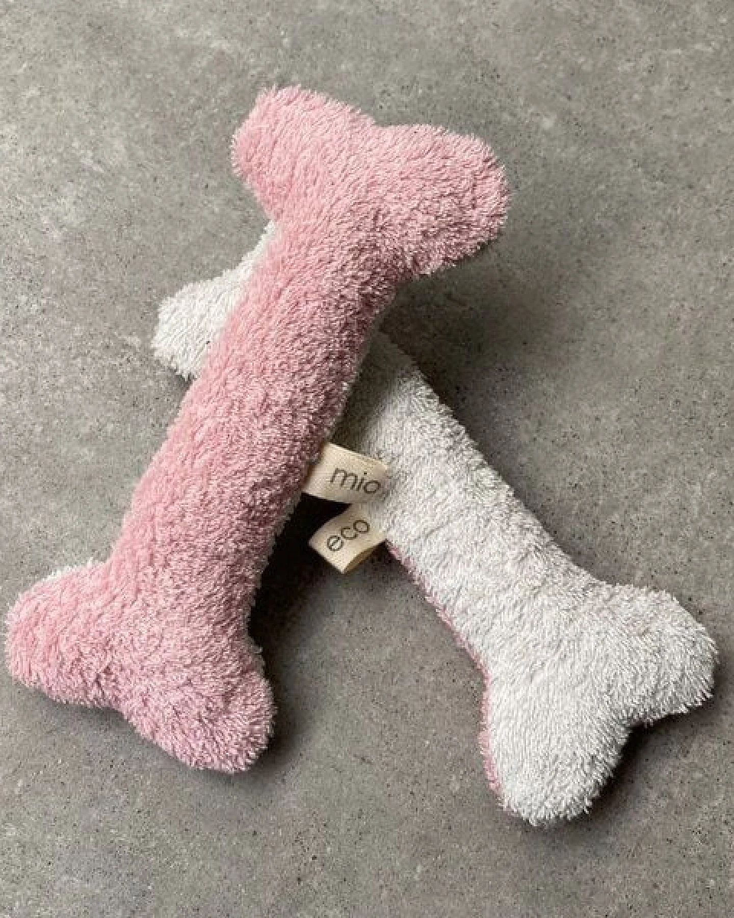 mio eco Hochwertiges Upcycling Hundespielzeug aus Hotel-Handtüchern zero waste rosa-weiss – Ansicht 2