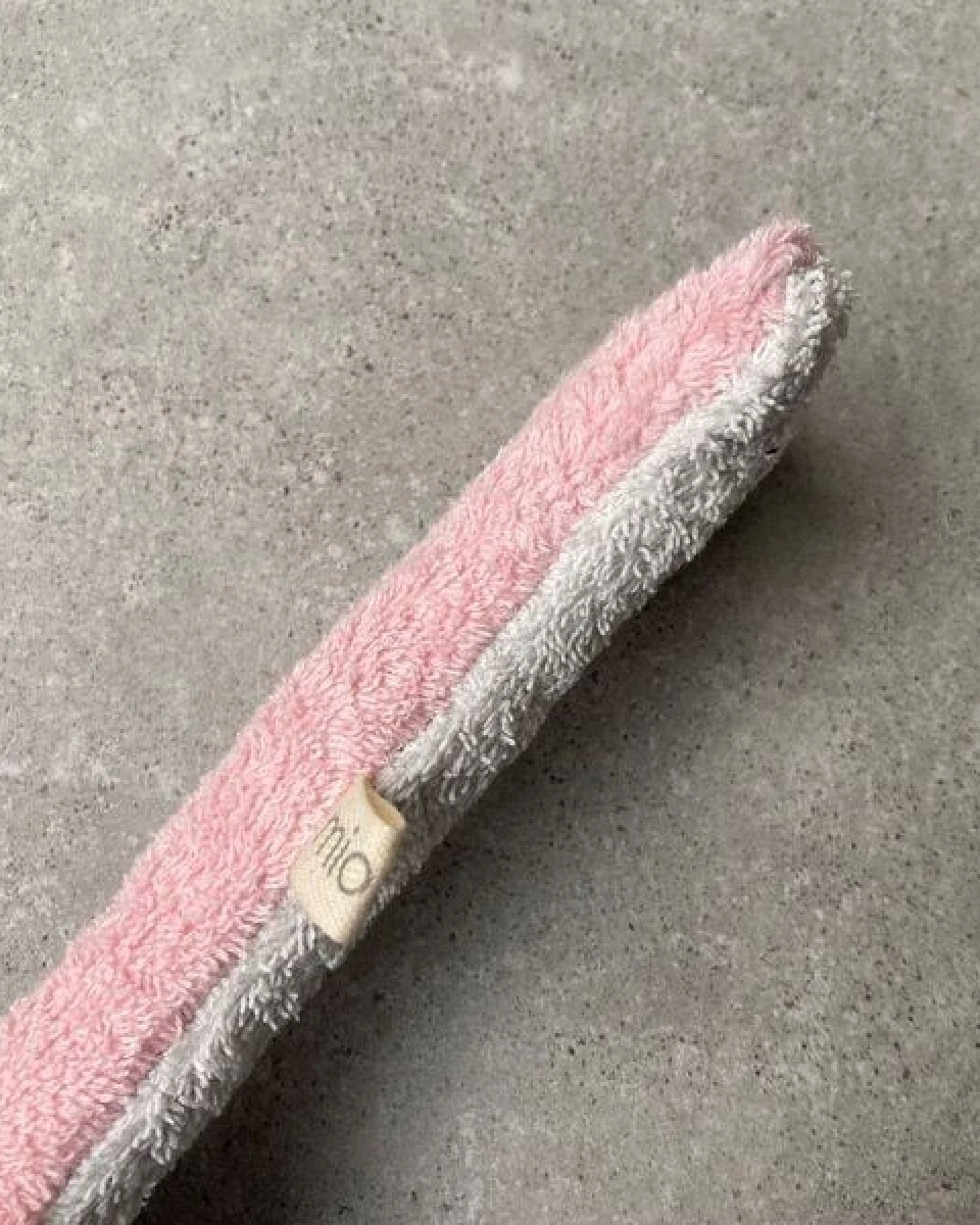 mio eco Hochwertiges Upcycling Hundespielzeug aus Hotel-Handtüchern zero waste rosa-weiss – Ansicht 4
