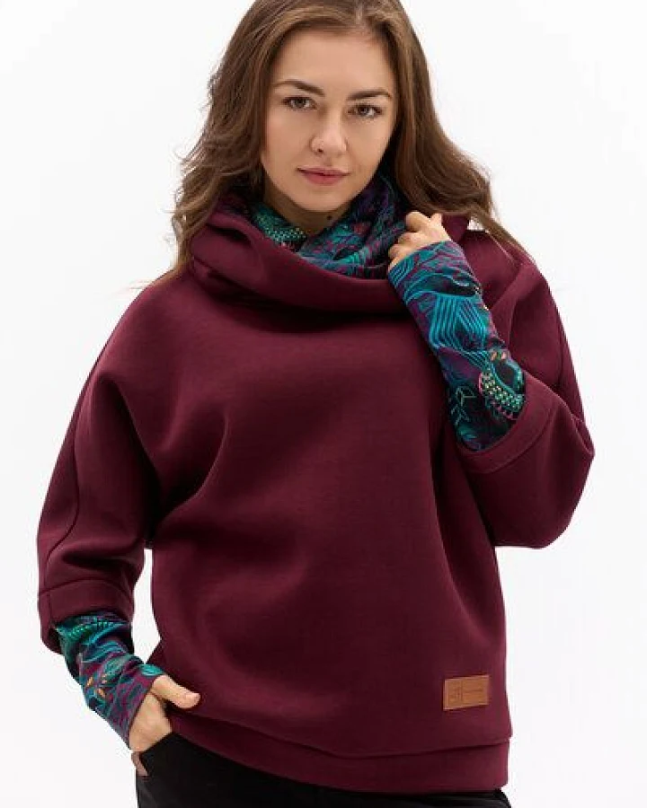 Hoodie Chillin Winter – Sweatshirt mit hohem Kragen und Kapuze – warmes Baumwolle – Farbenfroher einzigartiger Print von KOKOworld – 100% in der EU fair produziert