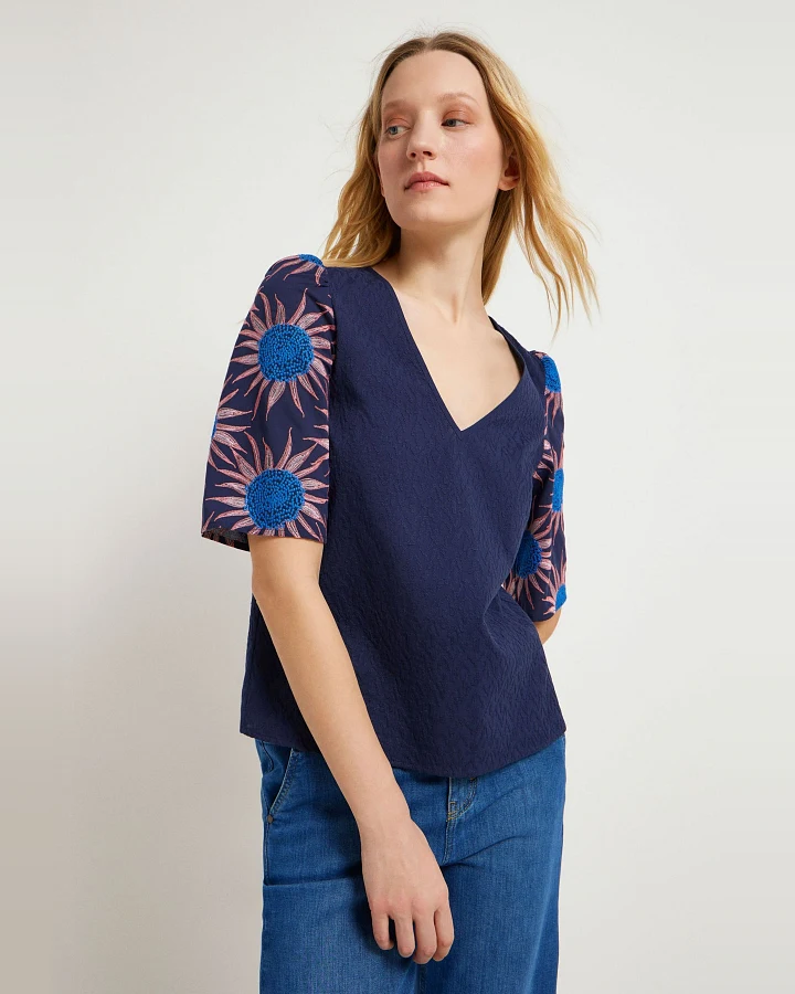 Bluse mit Stickerei Blau