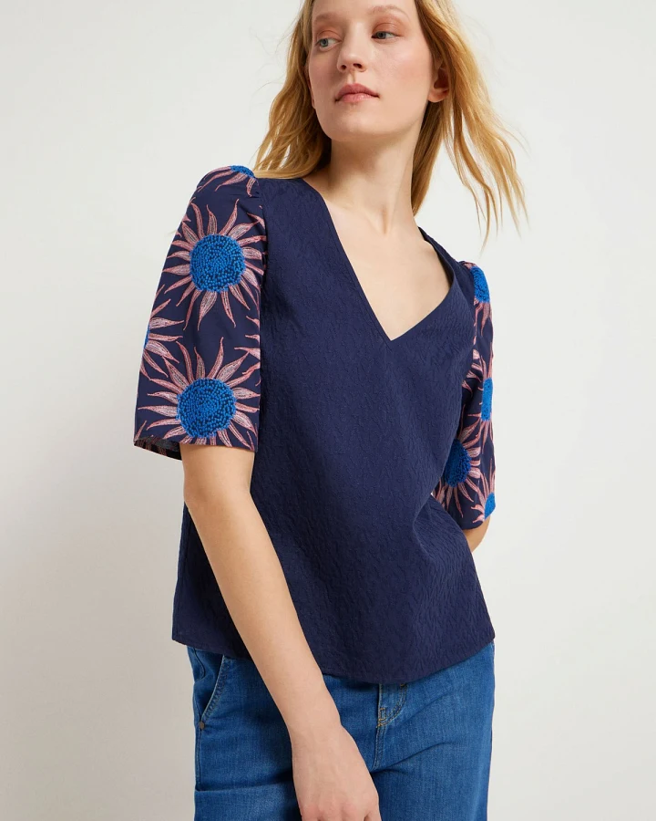 Bluse mit Stickerei Blau