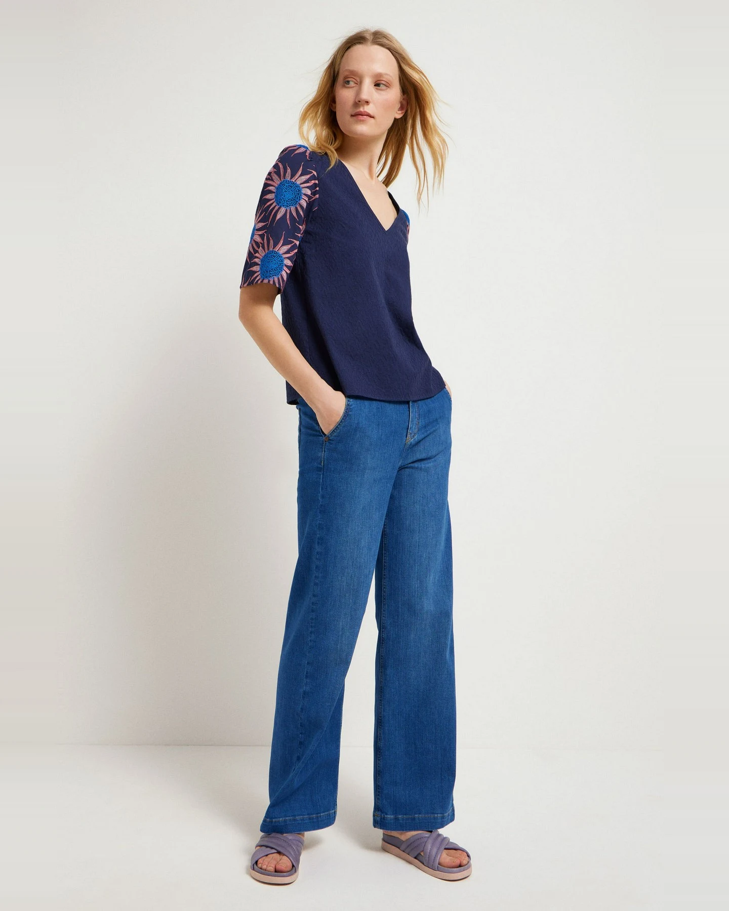 Bluse mit Stickerei Blau – Ansicht 4