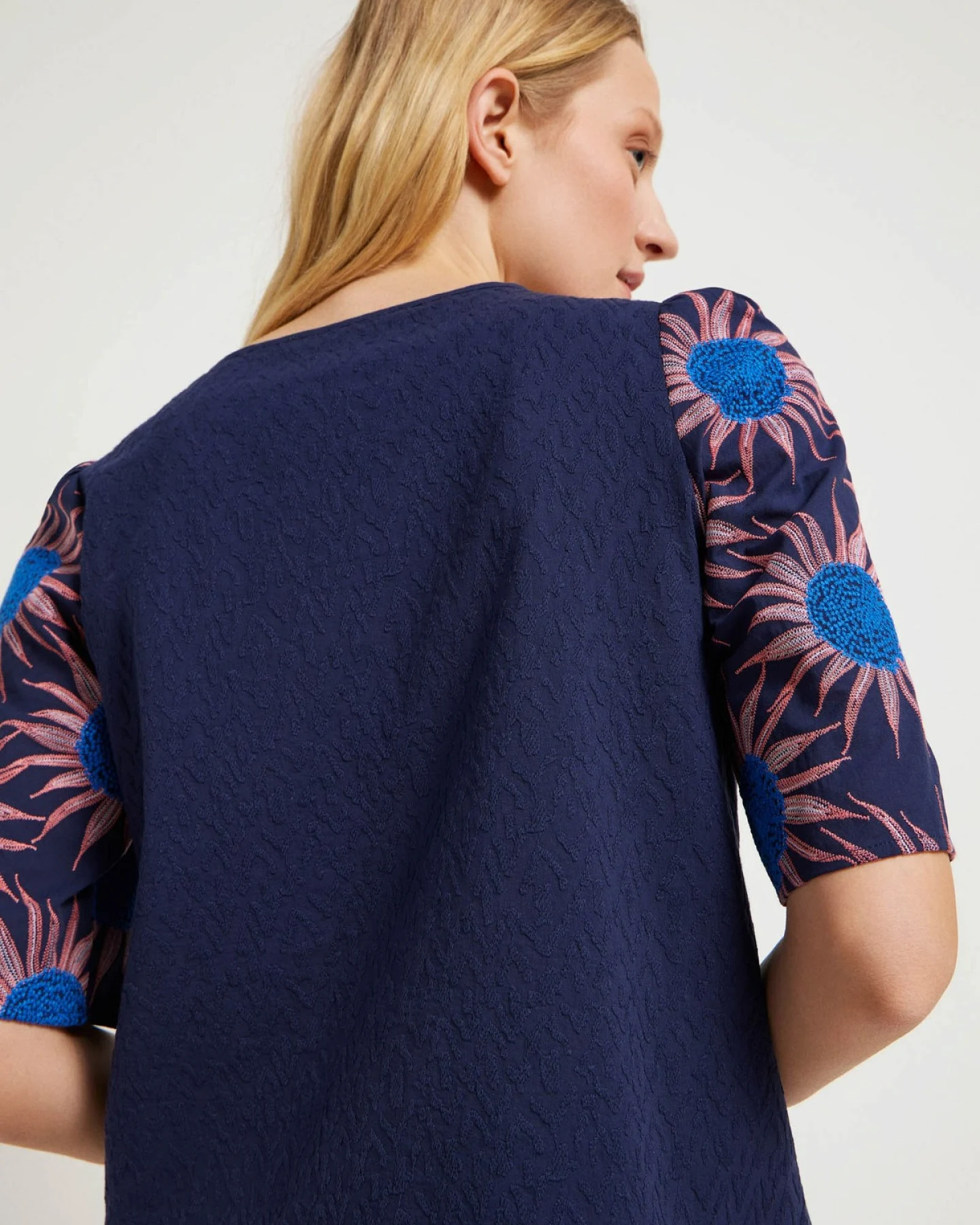 Bluse mit Stickerei Blau – Ansicht 5