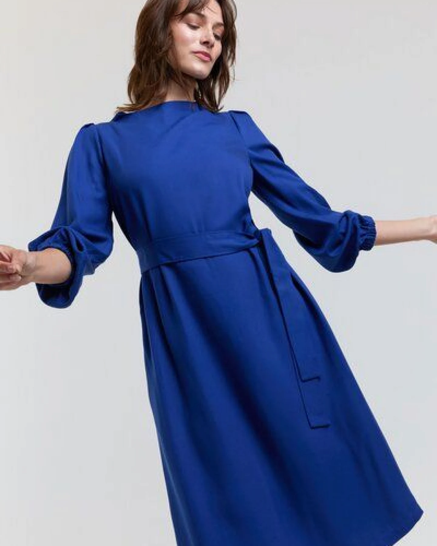 AYANI Mia | Elegantes Midi Langarm Kleid aus ECOVERO – Ansicht 4
