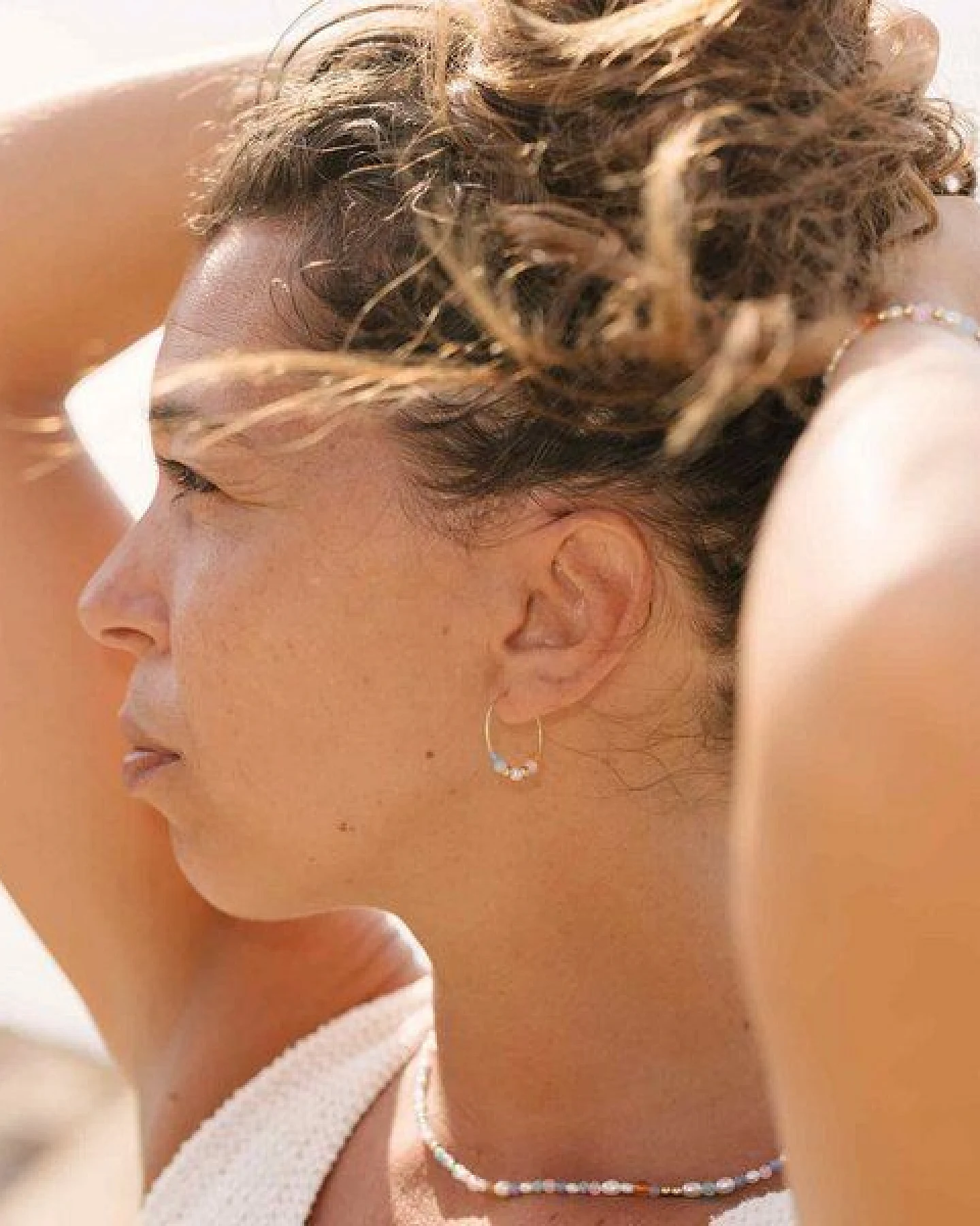 fejn jewelry Ohrringe 'summer pearl' mit Süsswasserperlen und Halbedelsteine – Ansicht 2