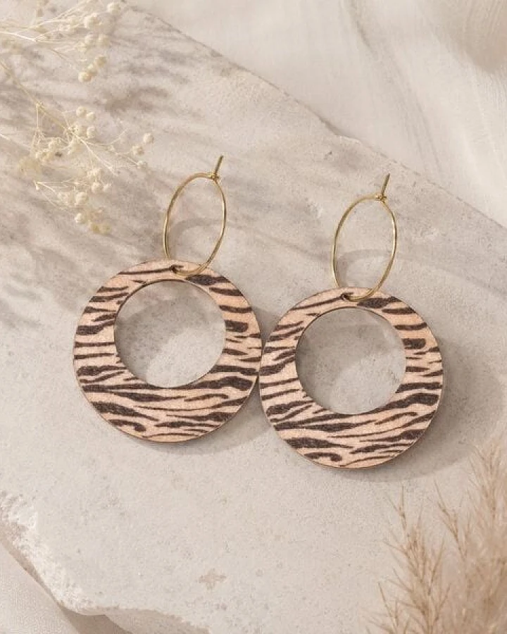 feinformart Zebra Groove – Leichte Statement Ohrringe