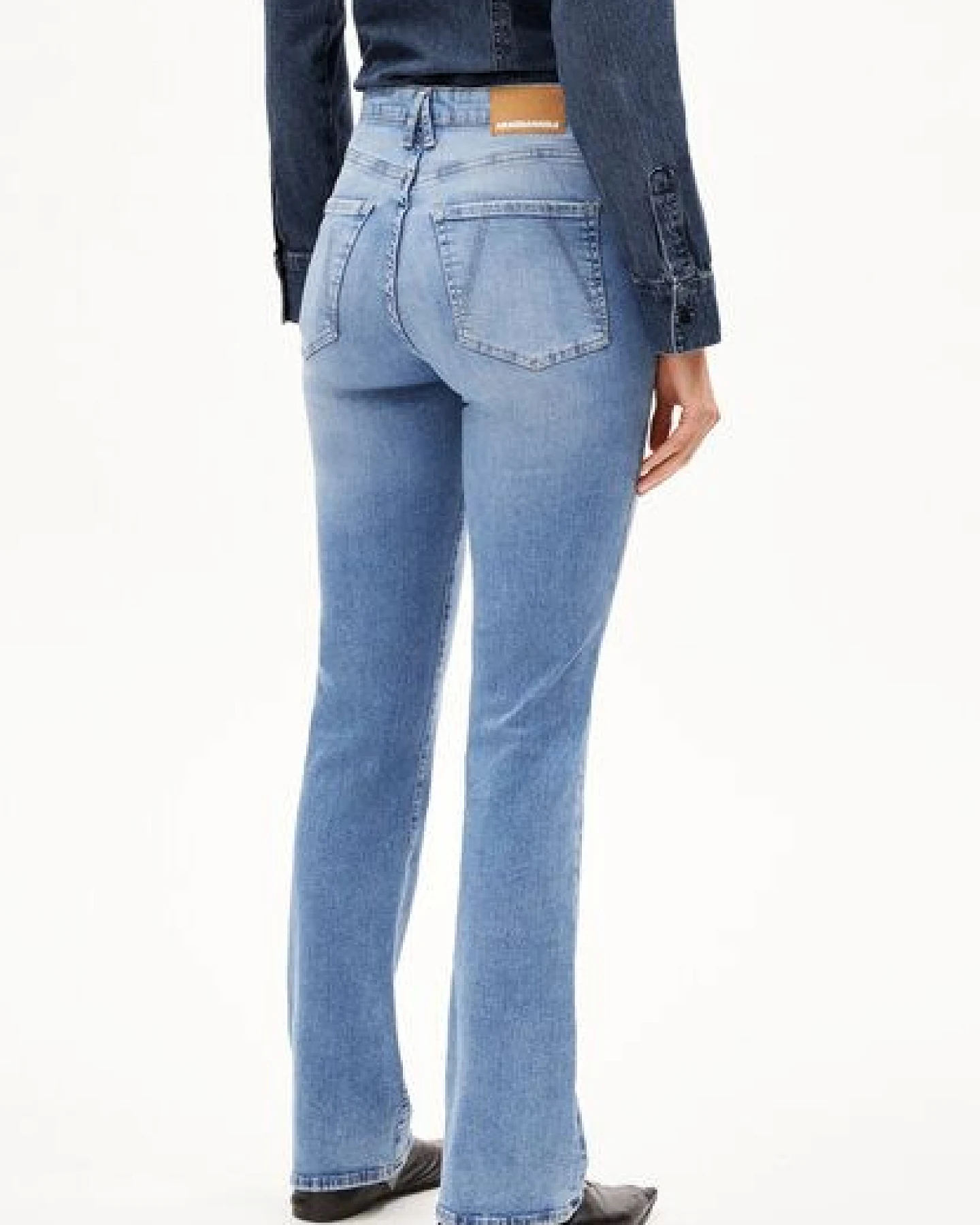 ARMEDANGELS LINNAA Damen Bootcut Jeans Bio-Baumwoll Mix X-Stretch – Ansicht 2